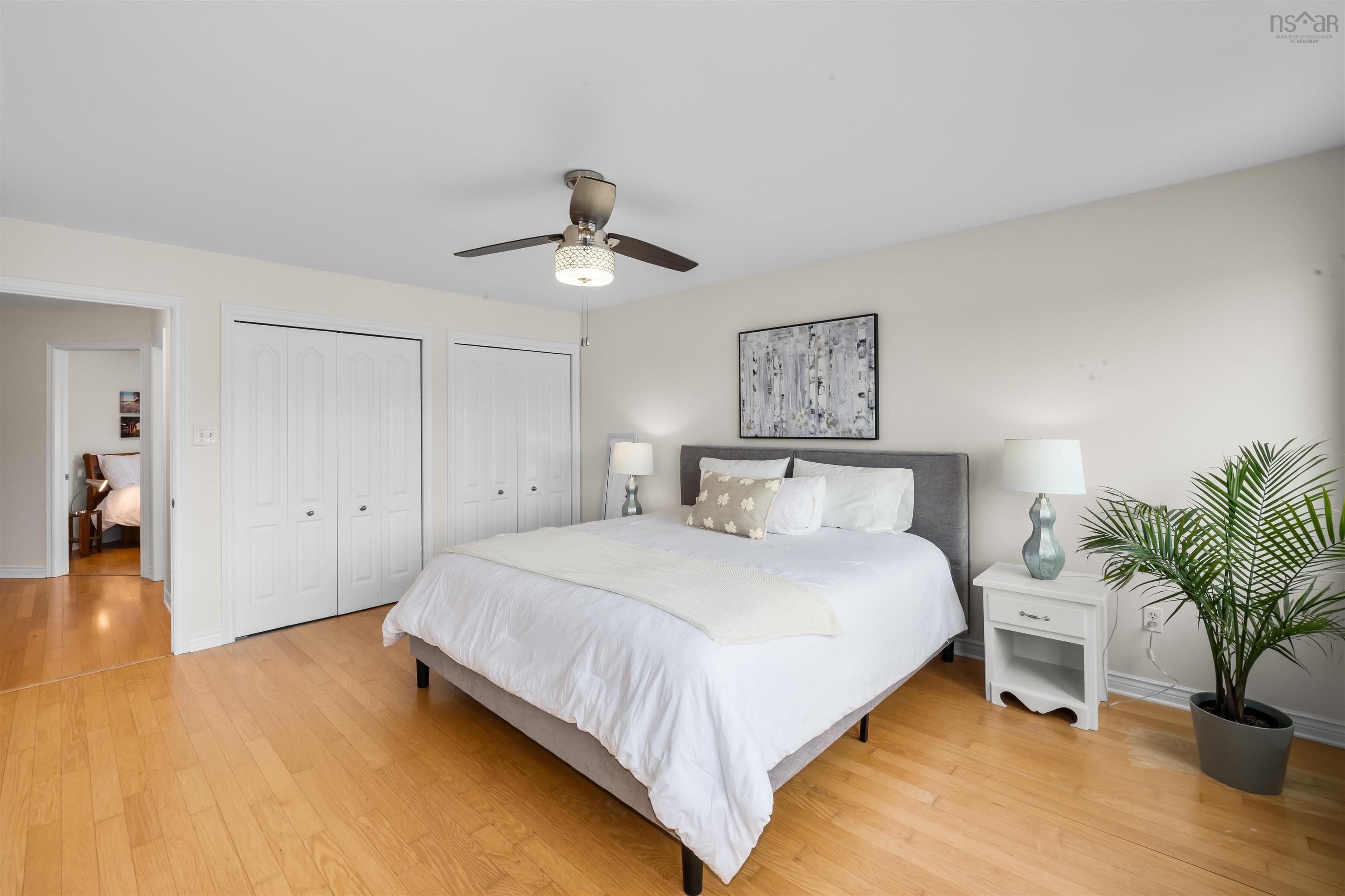 $959,900.00: 495 Shore Drive, Bedford