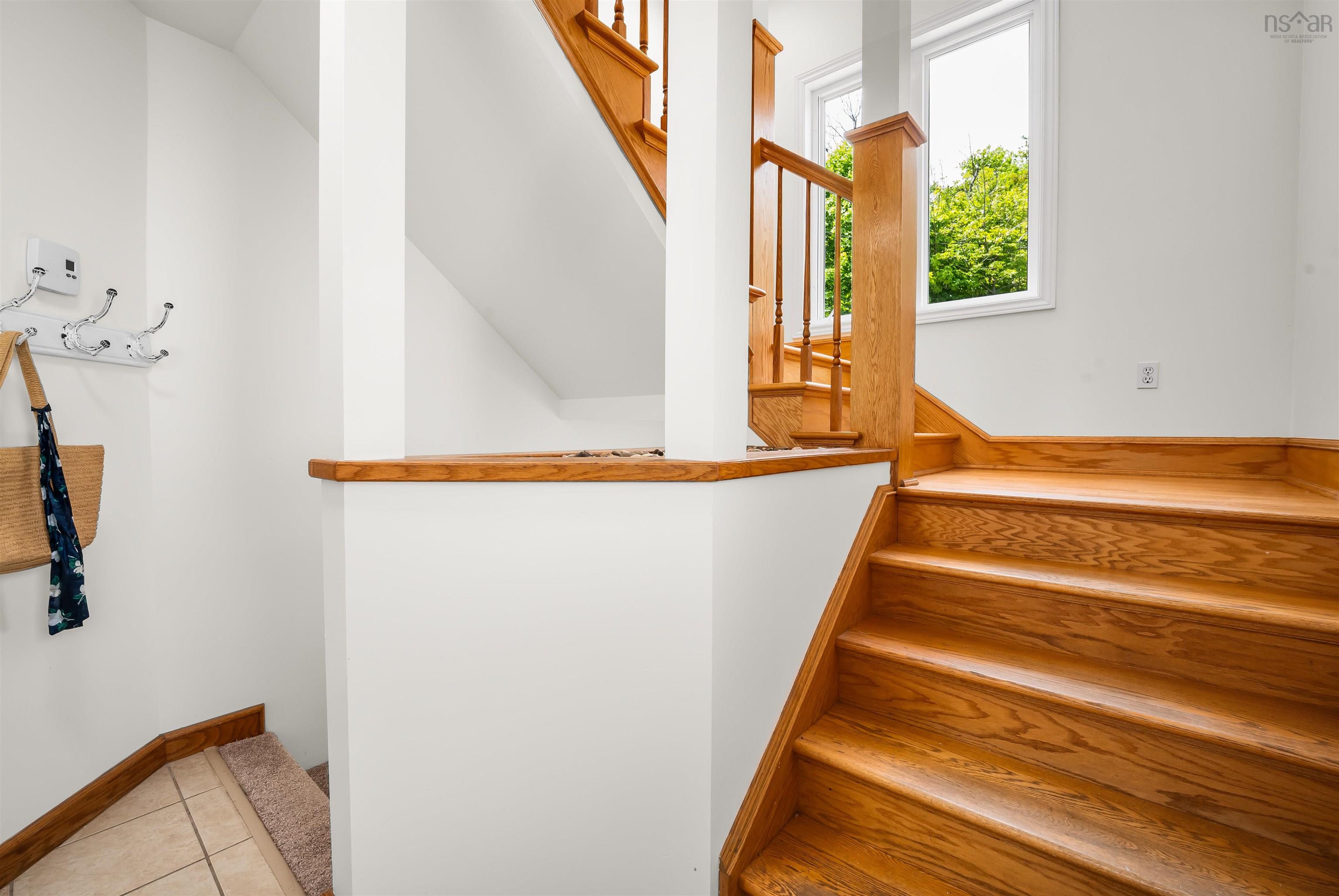 $959,900.00: 495 Shore Drive, Bedford