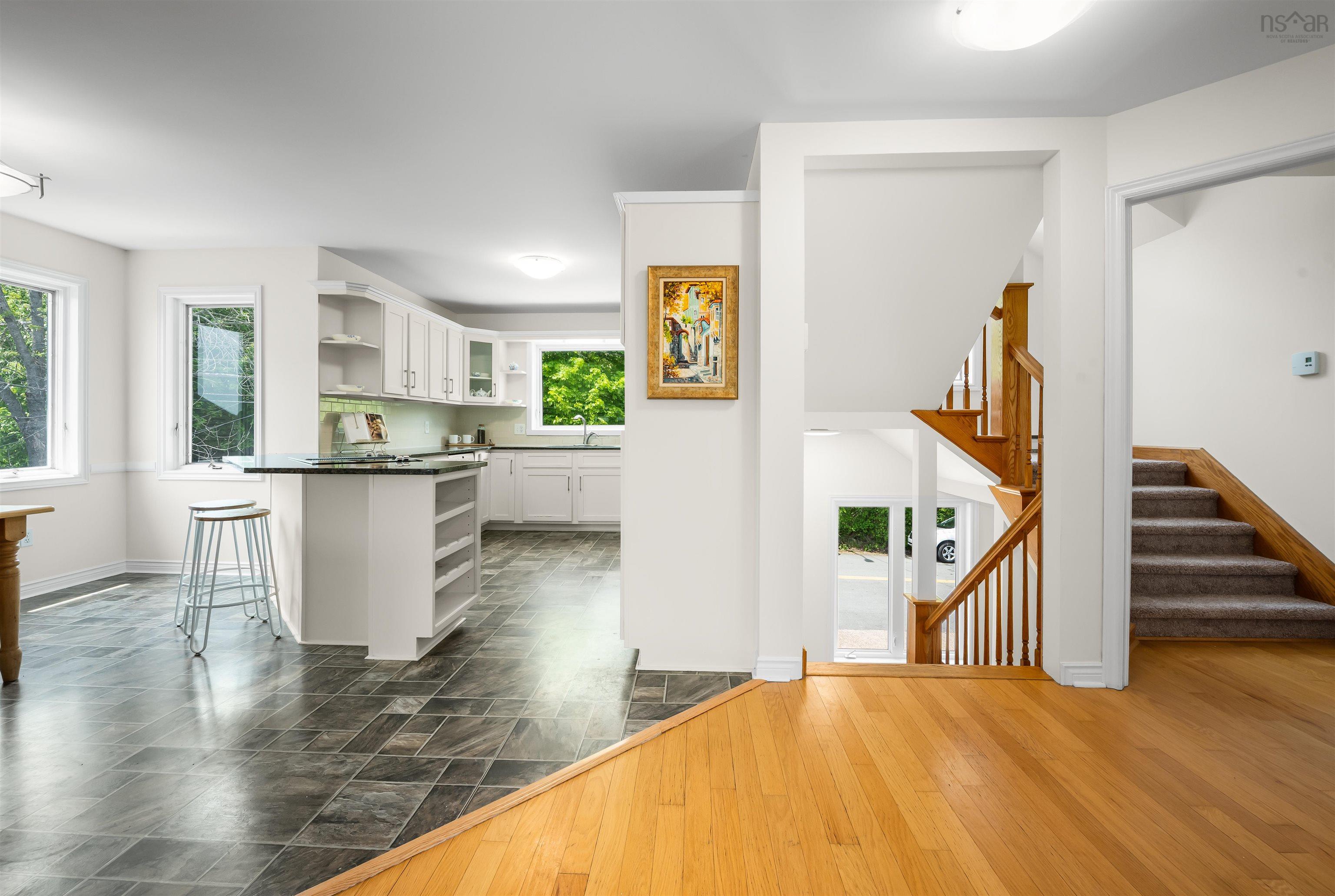 $959,900.00: 495 Shore Drive, Bedford