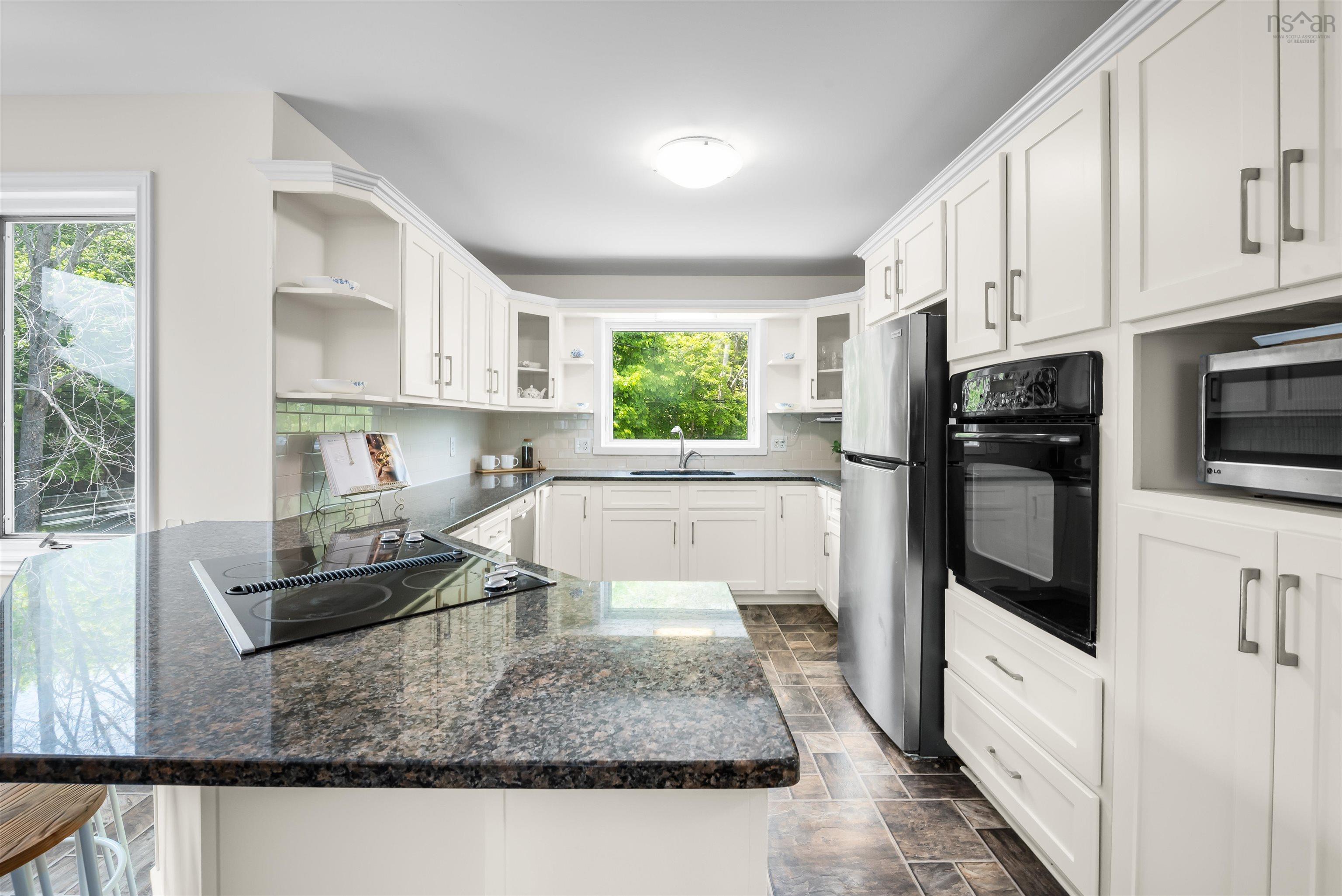 $959,900.00: 495 Shore Drive, Bedford