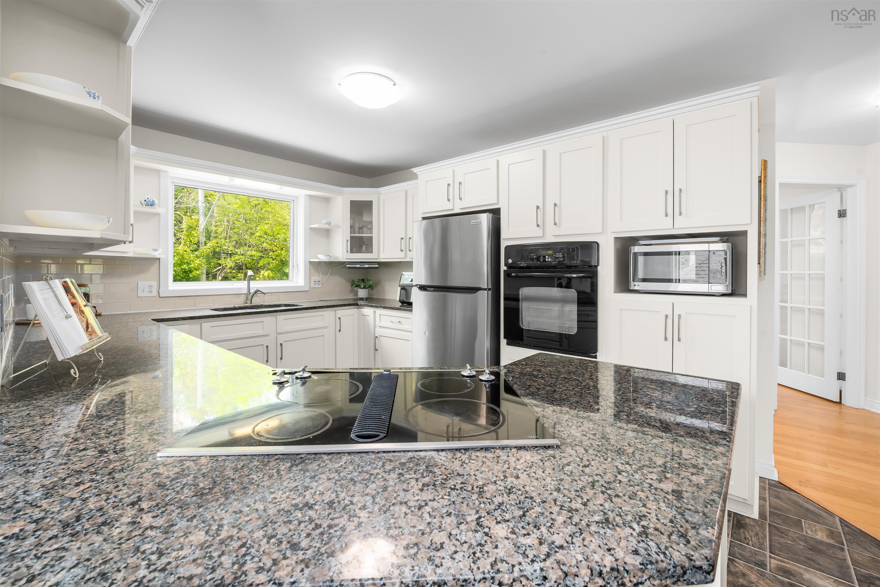 $959,900.00: 495 Shore Drive, Bedford