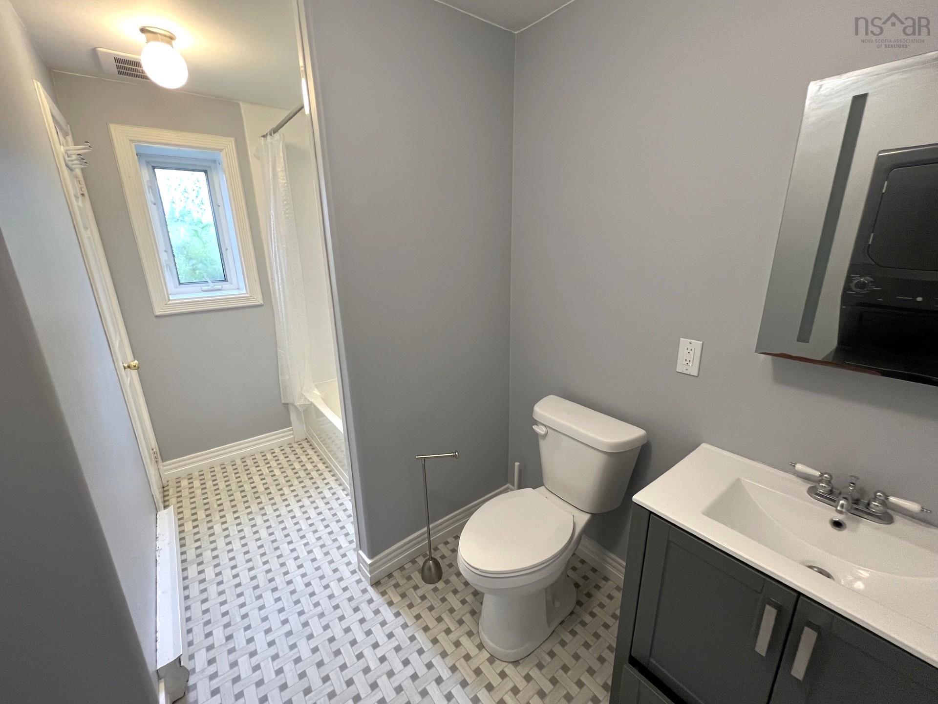 $645,000.00: 8 Iona Road, Wolfville