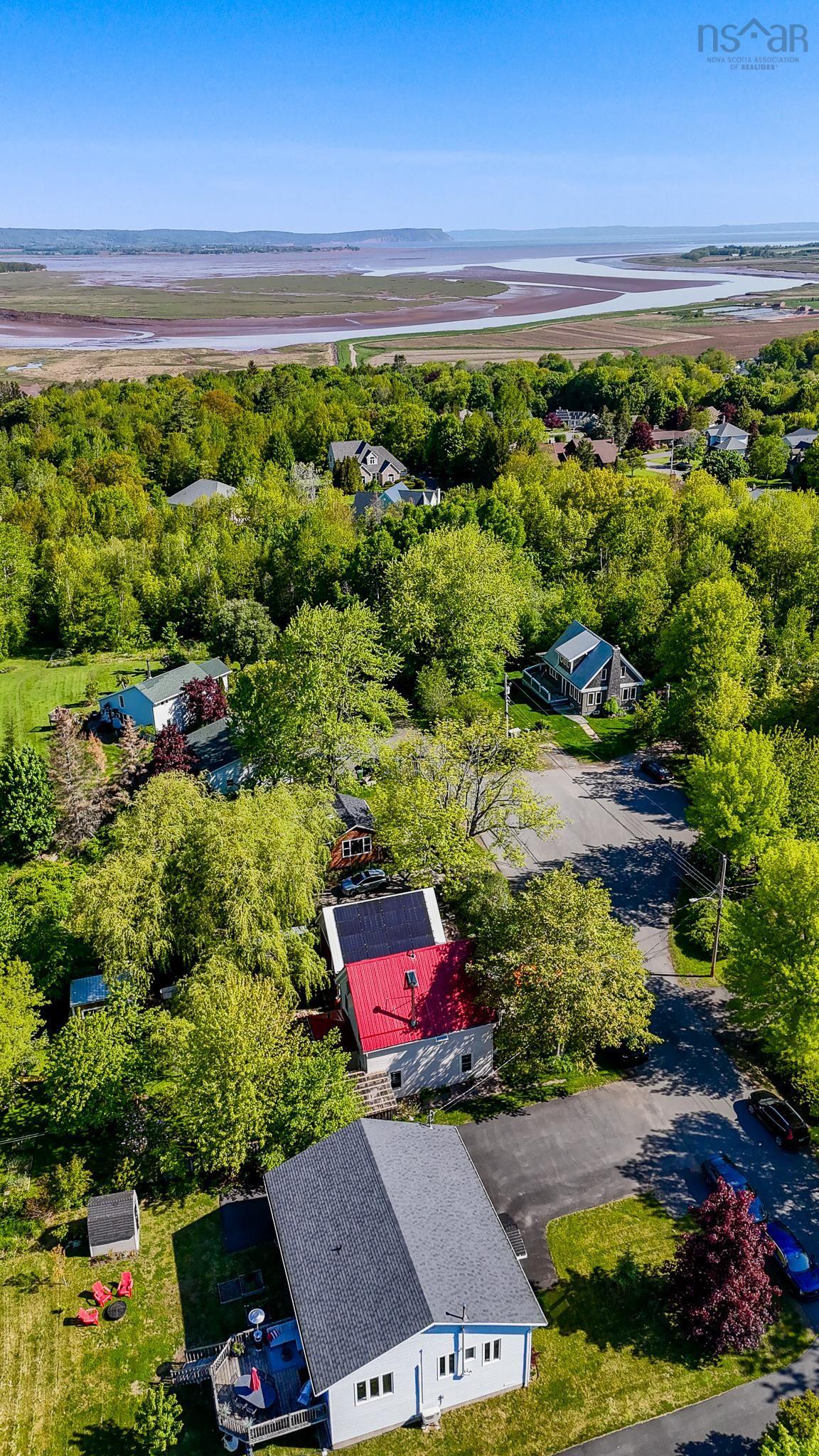 $645,000.00: 8 Iona Road, Wolfville