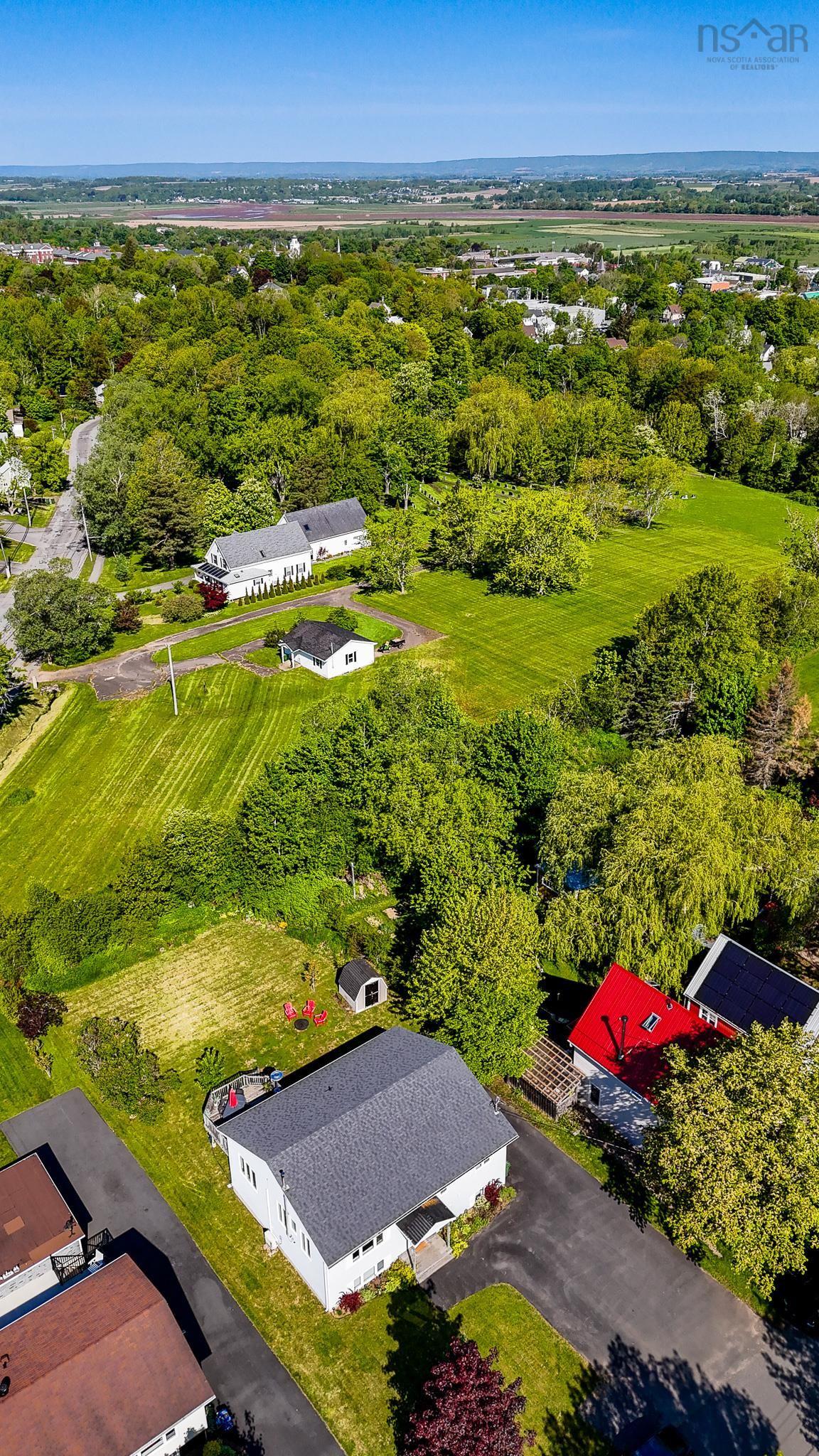 $645,000.00: 8 Iona Road, Wolfville