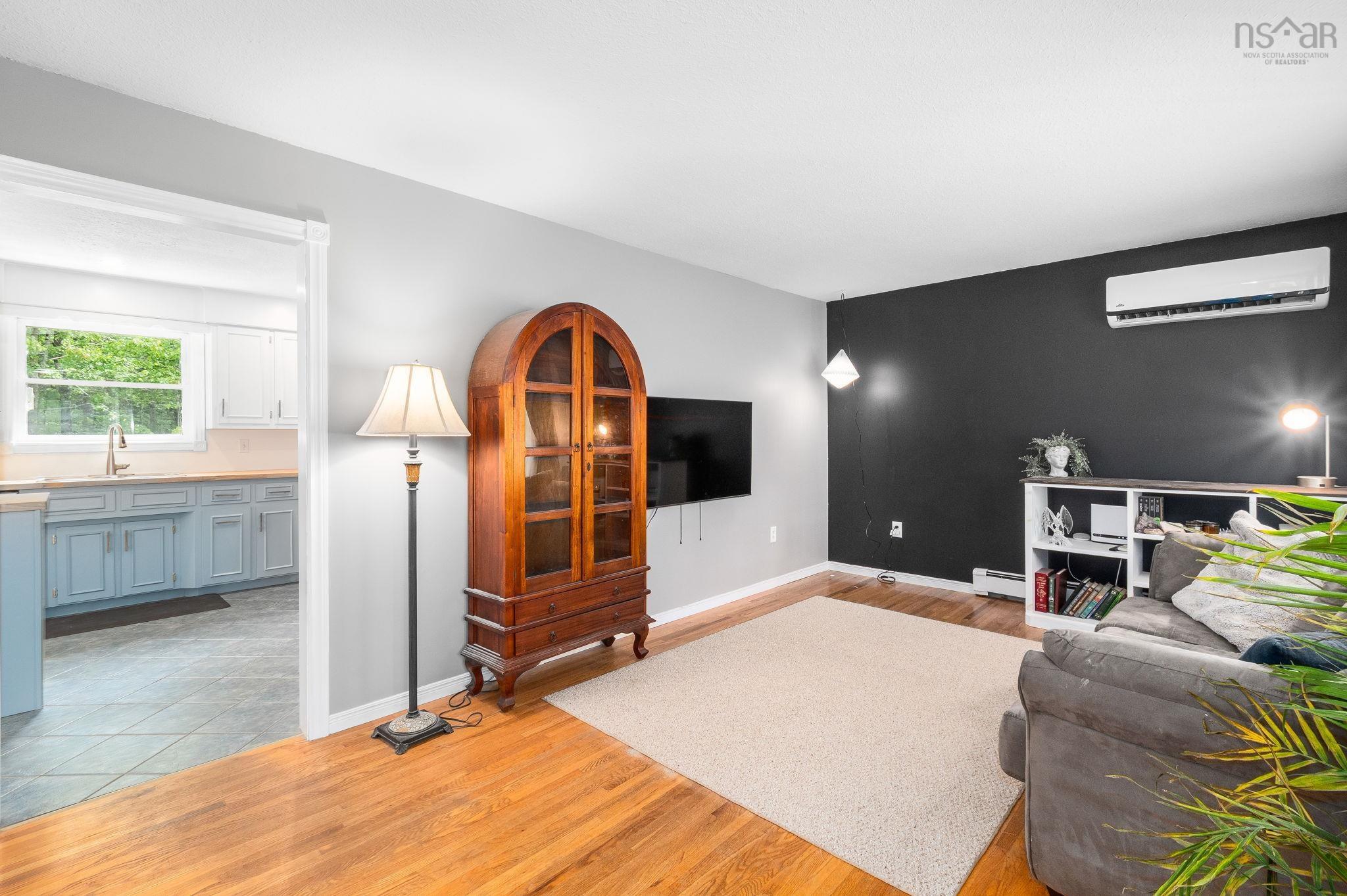 $545,000.00: 1860 GERALD Drive, Coldbrook