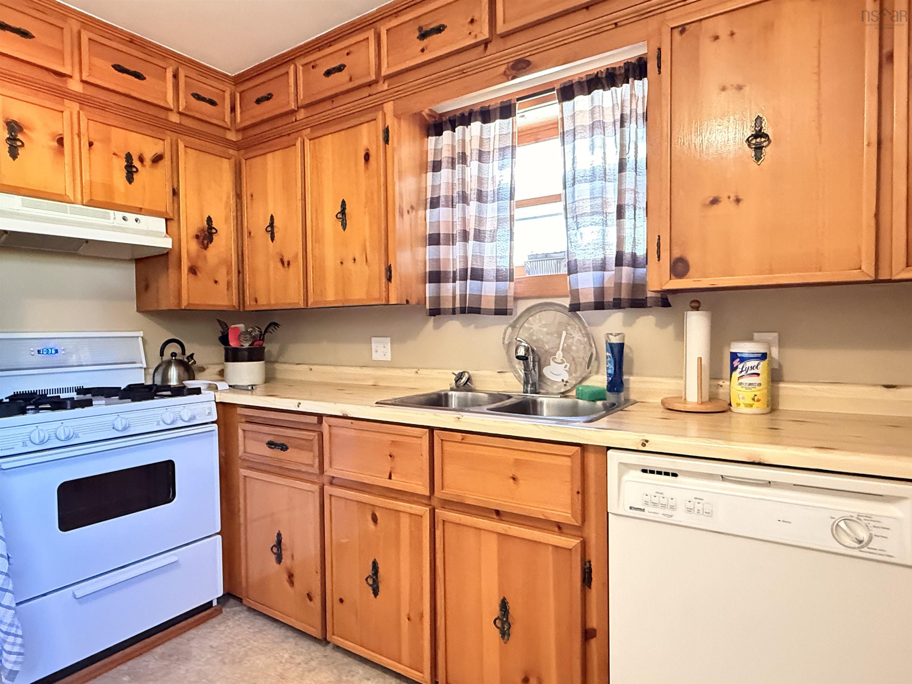 $190,000.00: 143 High Street, Pictou, NS, Pictou