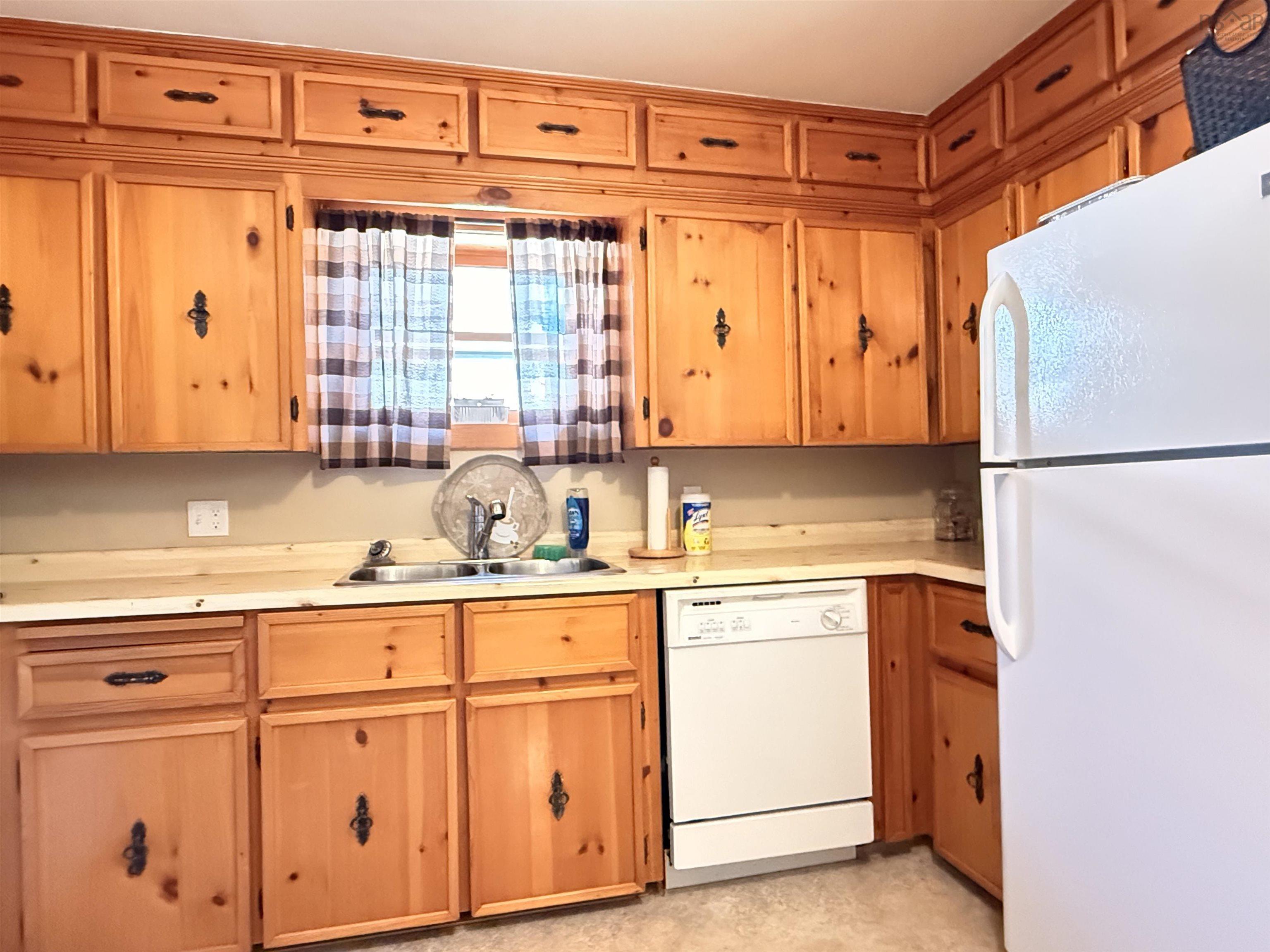 $190,000.00: 143 High Street, Pictou, NS, Pictou