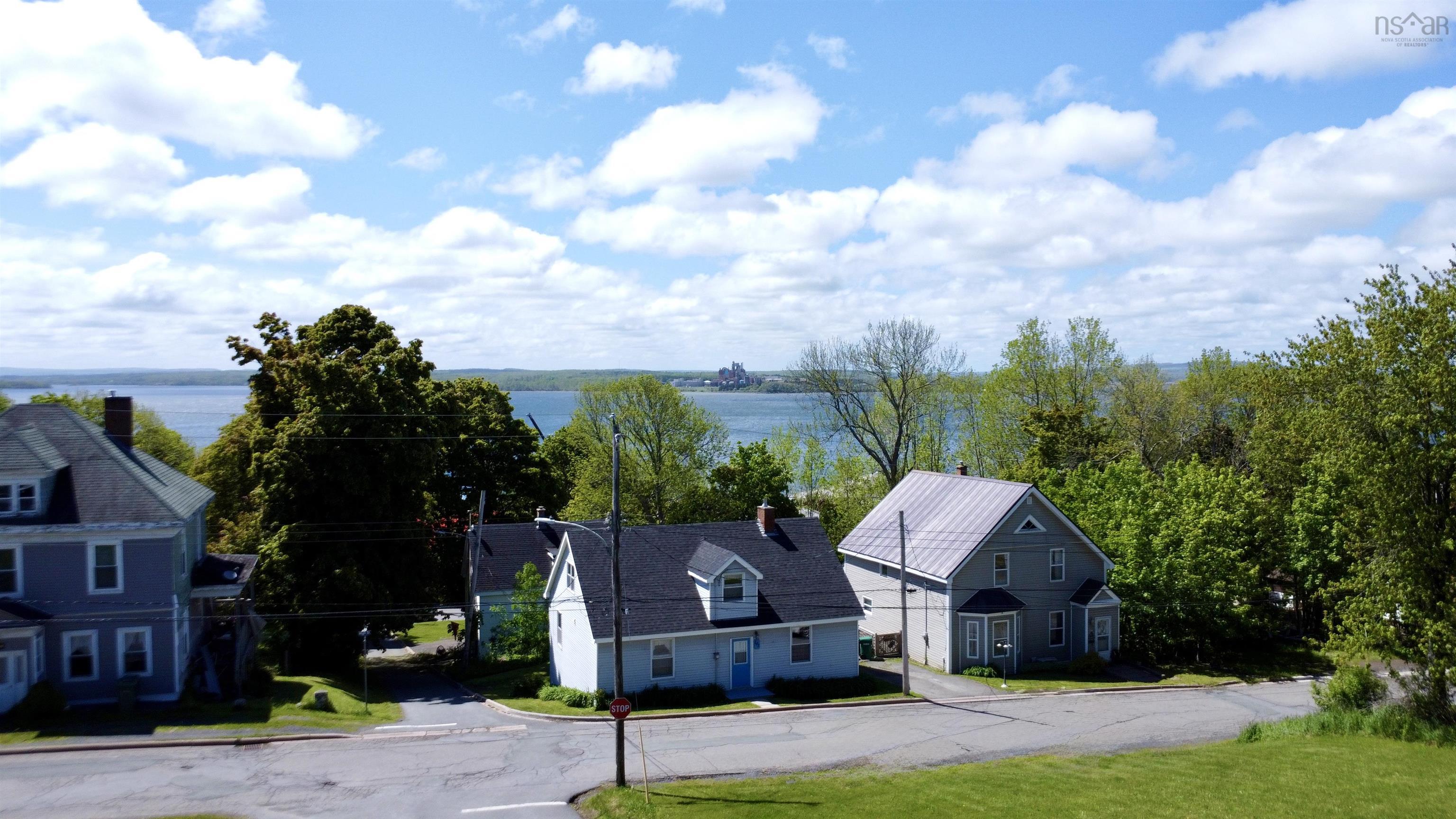 $190,000.00: 143 High Street, Pictou, NS, Pictou
