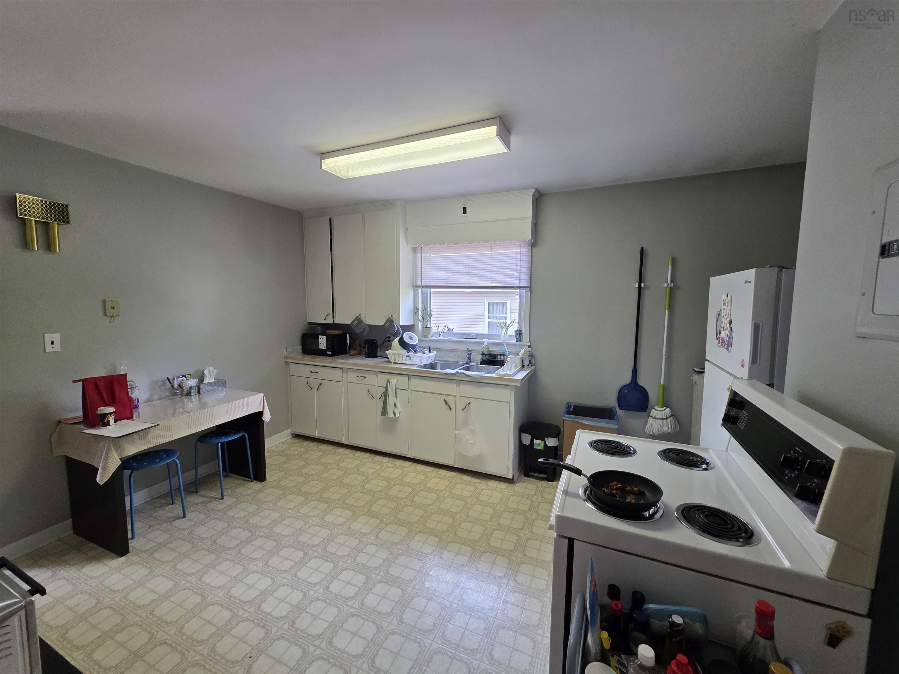 $214,900.00: 193 Park St. Street, Sydney