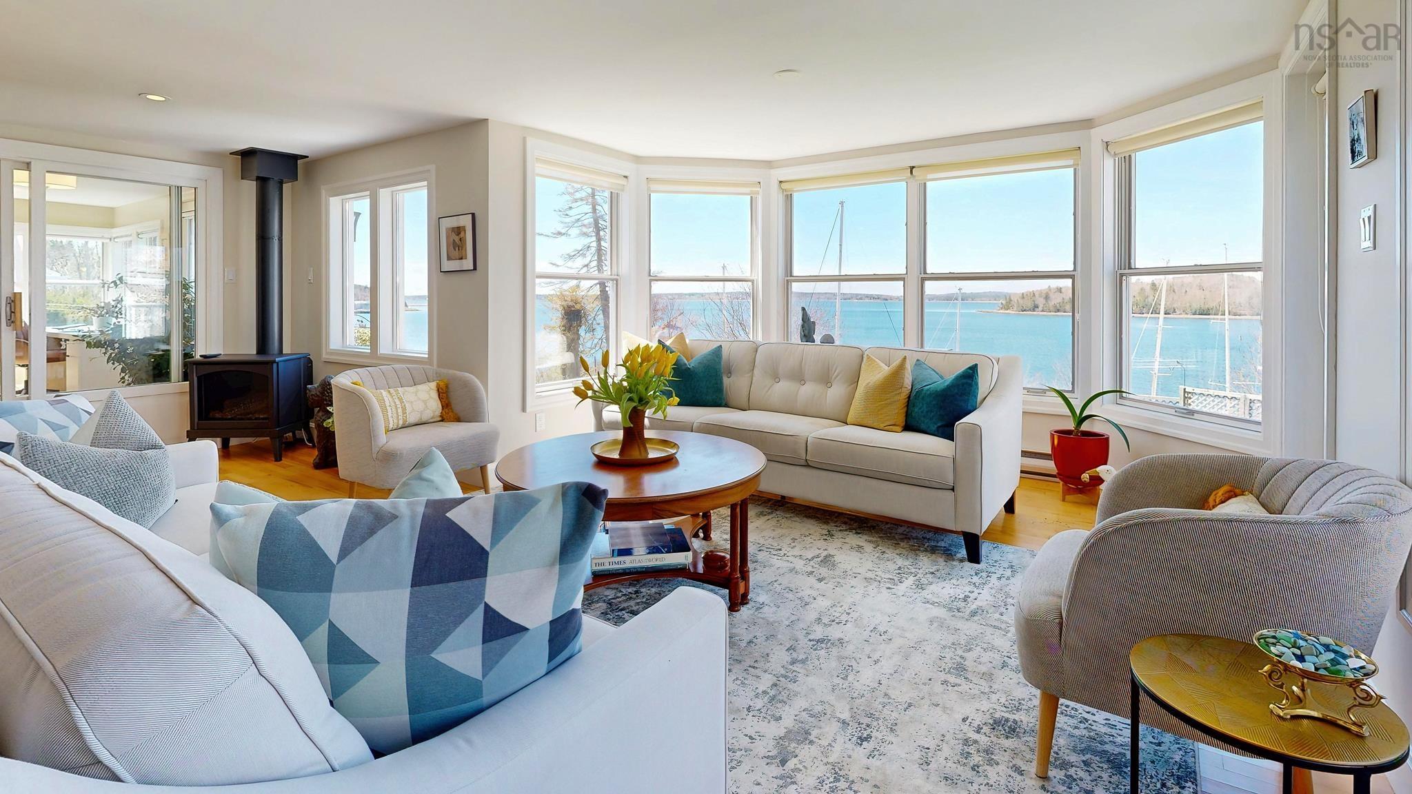 $1,329,000.00: 322 Pelham street Lunenburg, Lunenburg