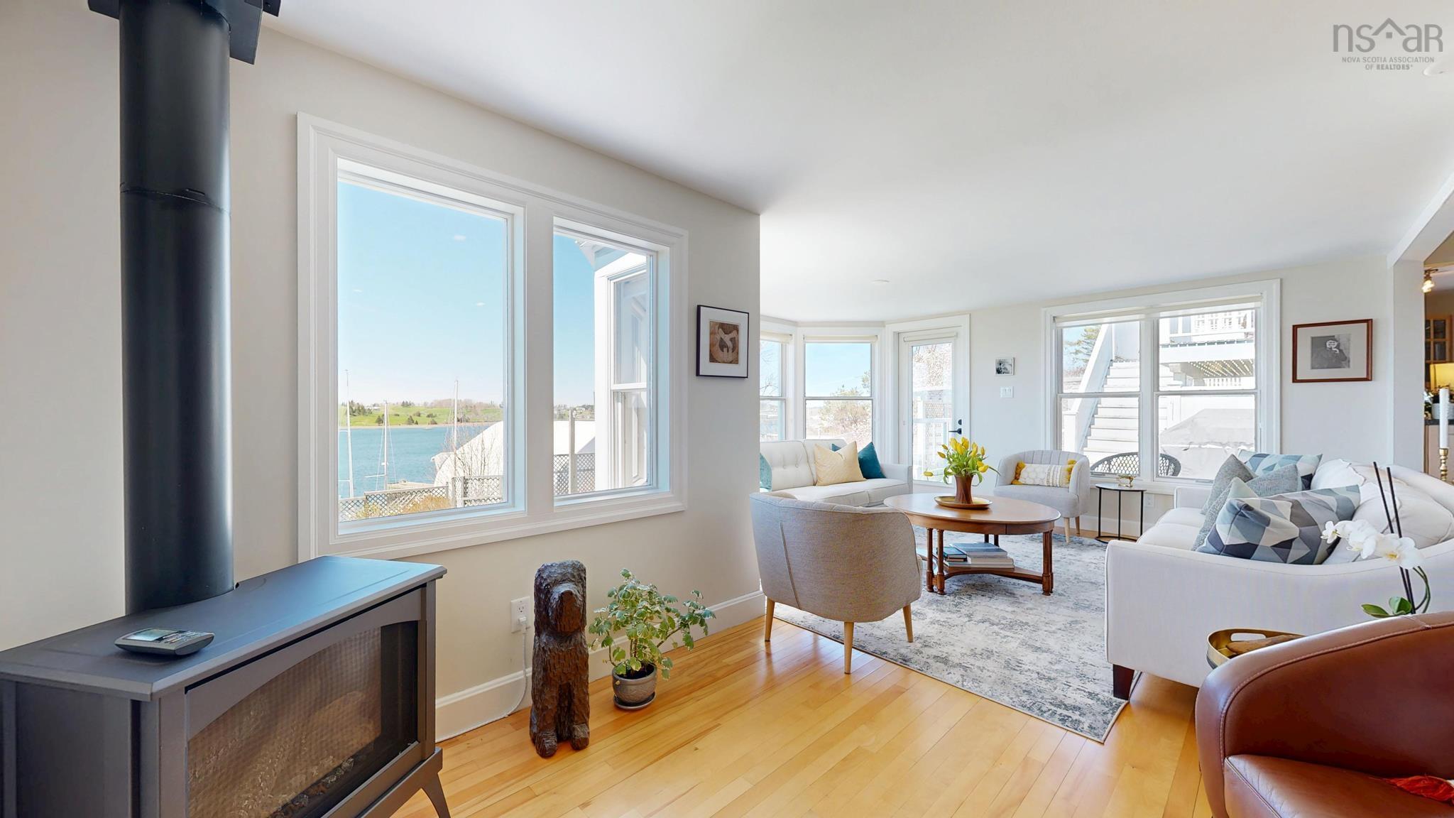 $1,329,000.00: 322 Pelham street Lunenburg, Lunenburg