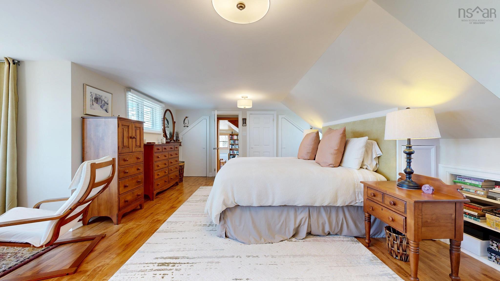 $1,329,000.00: 322 Pelham street Lunenburg, Lunenburg
