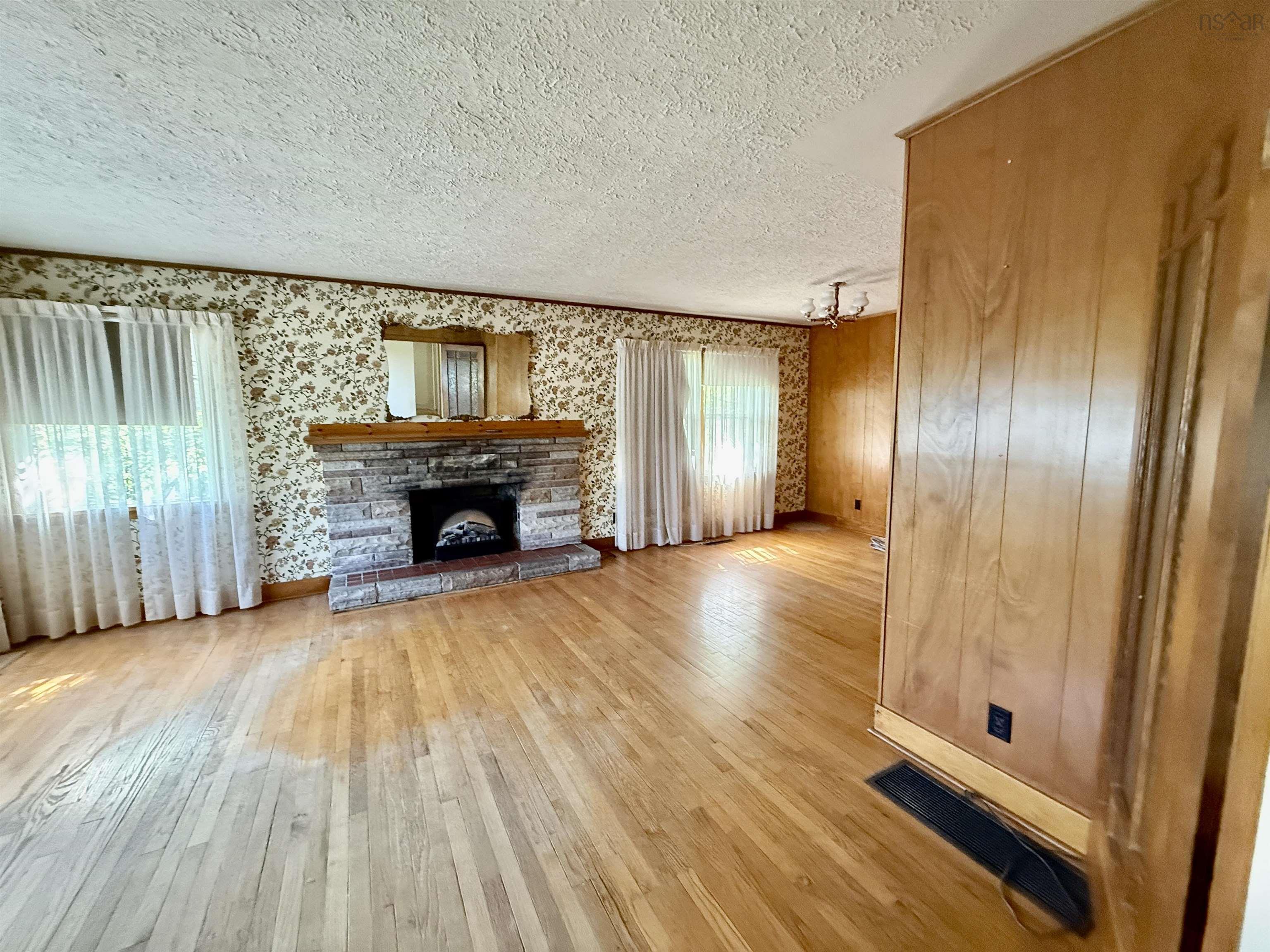 $549,900.00: 674 Hammonds Plains Road, Bedford