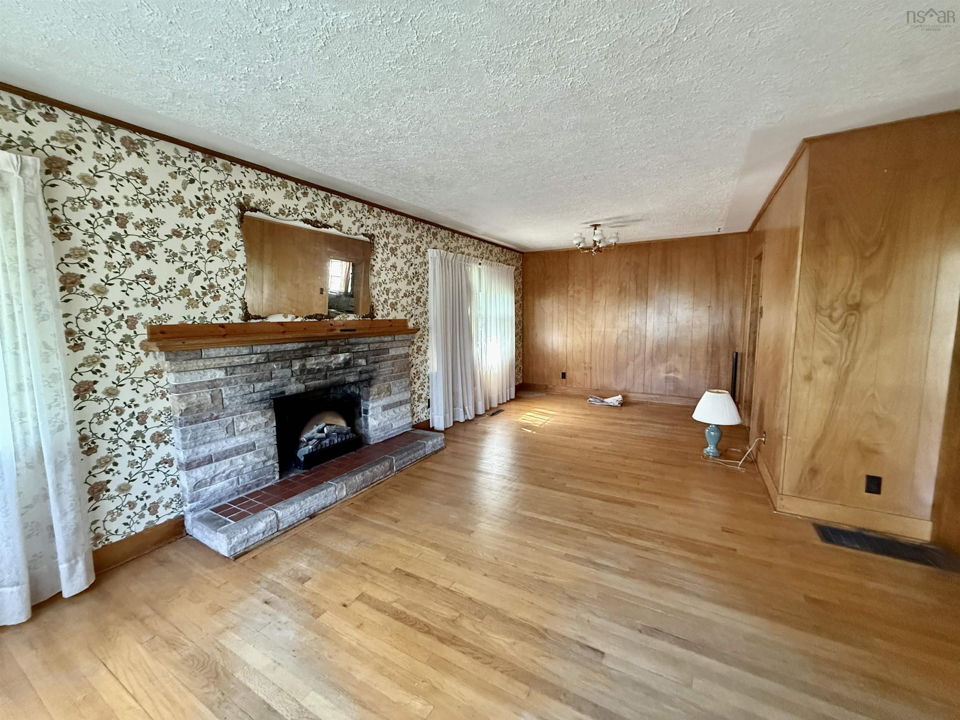 $549,900.00: 674 Hammonds Plains Road, Bedford
