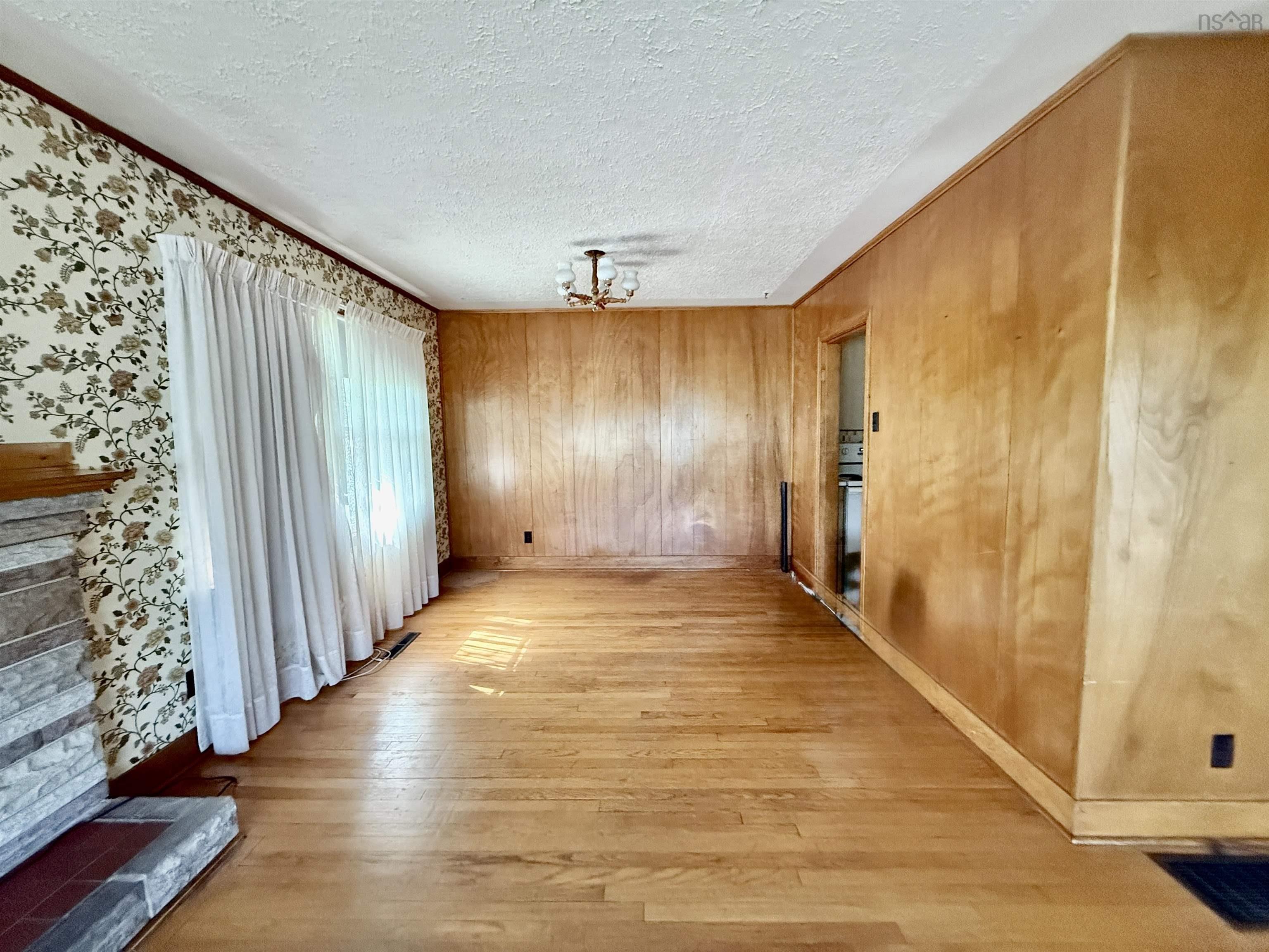 $549,900.00: 674 Hammonds Plains Road, Bedford