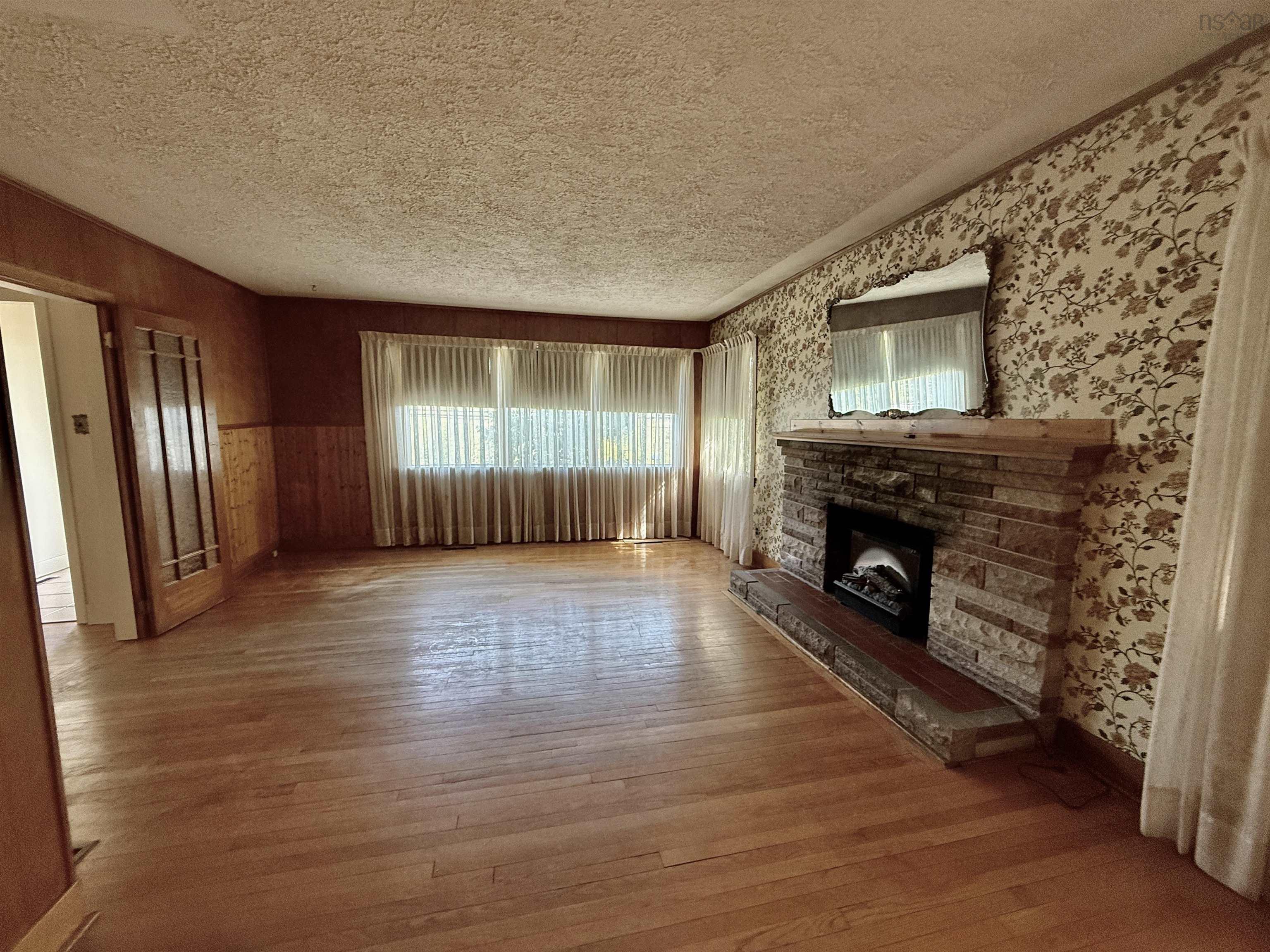$549,900.00: 674 Hammonds Plains Road, Bedford