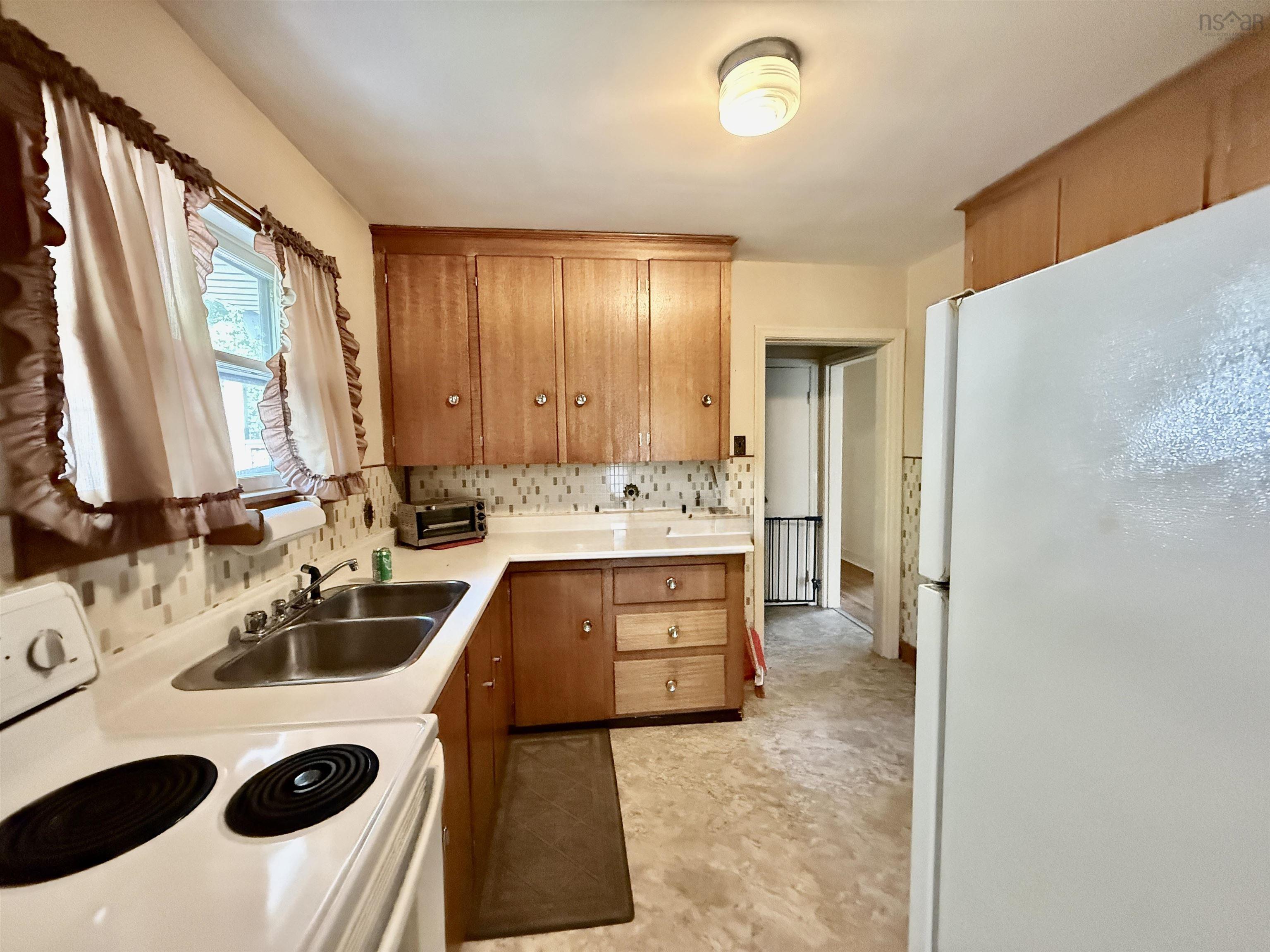 $549,900.00: 674 Hammonds Plains Road, Bedford