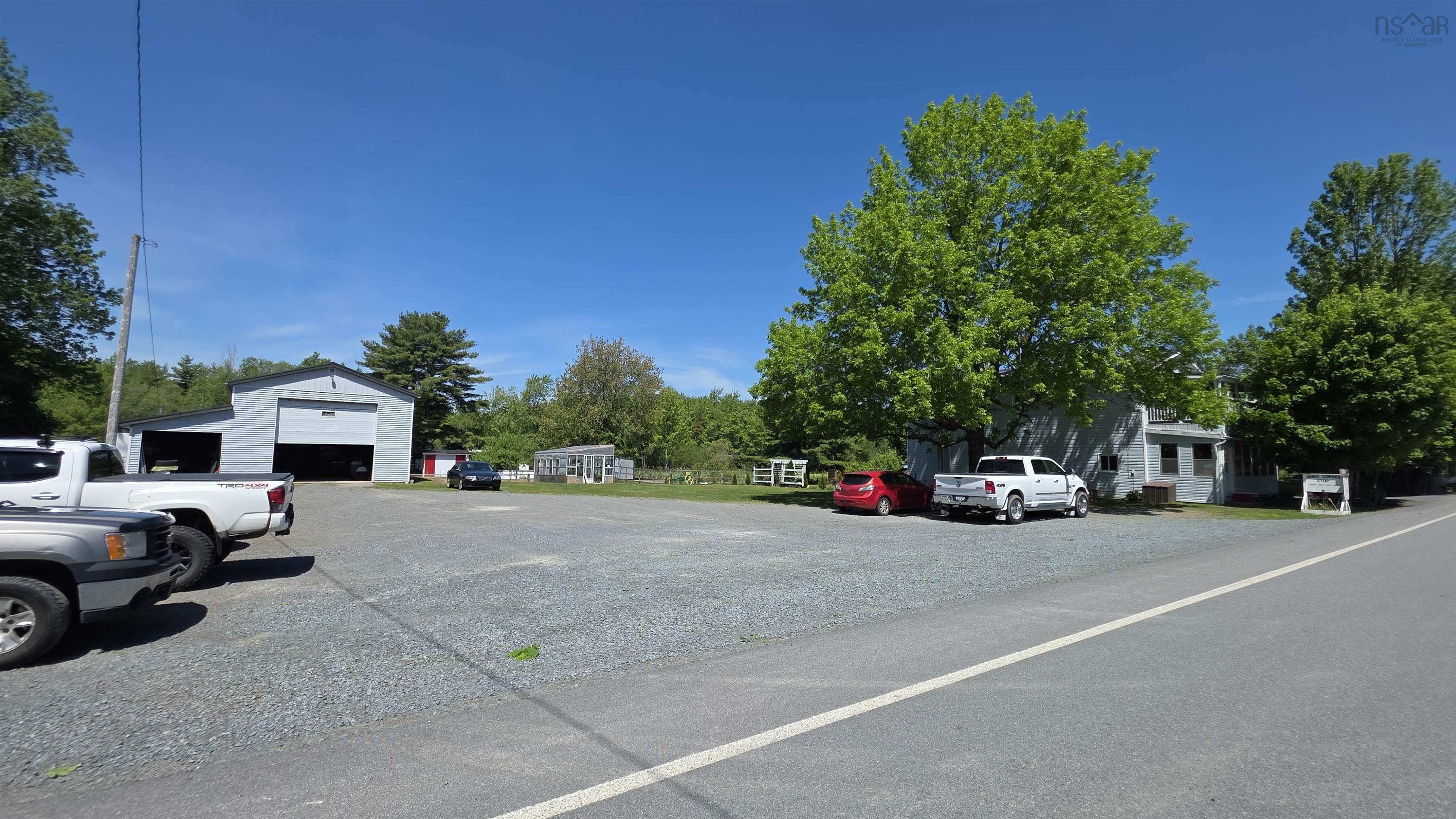 $429,500.00: 6148 Highway 208, North Brookfield