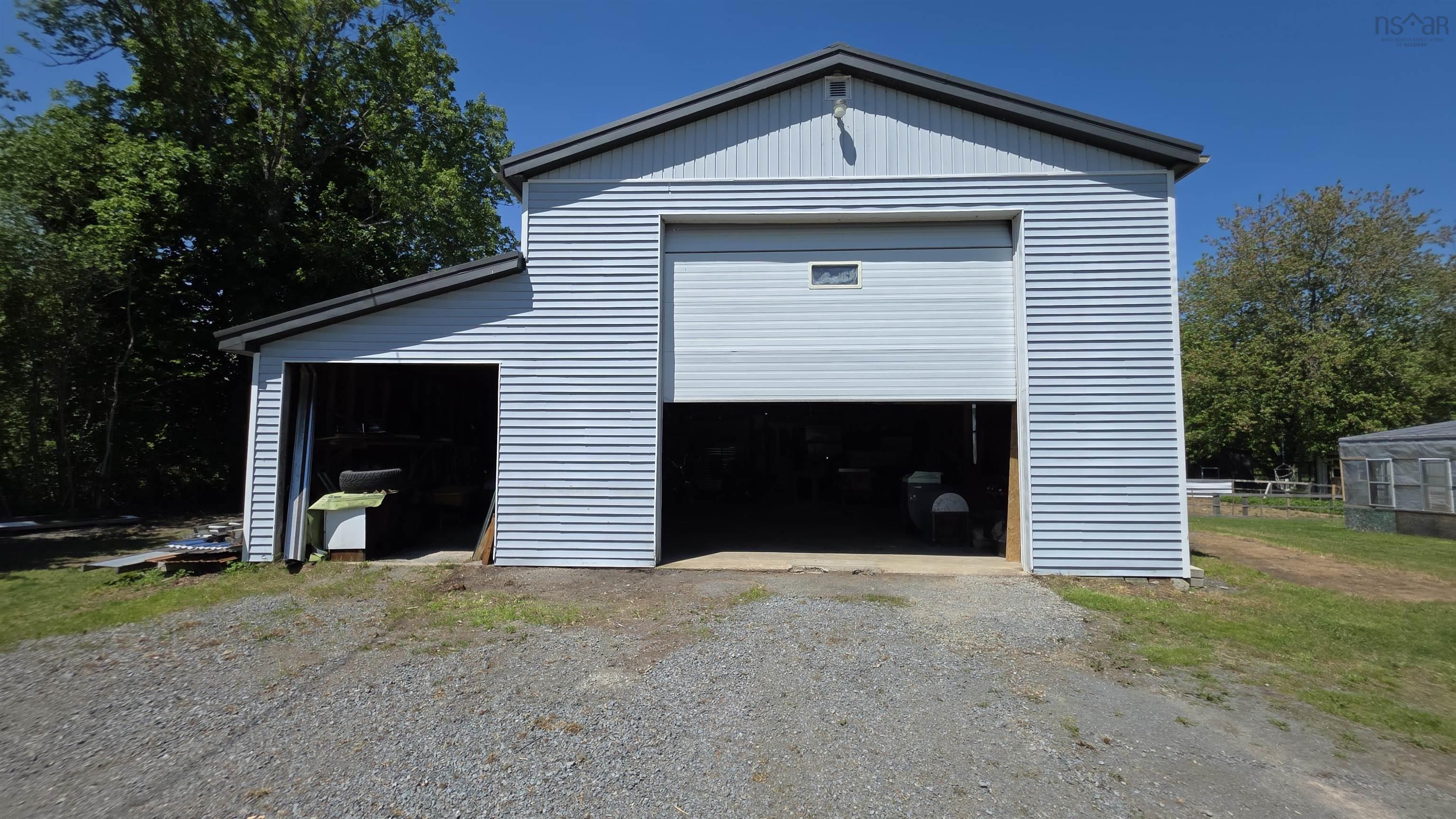 $429,500.00: 6148 Highway 208, North Brookfield