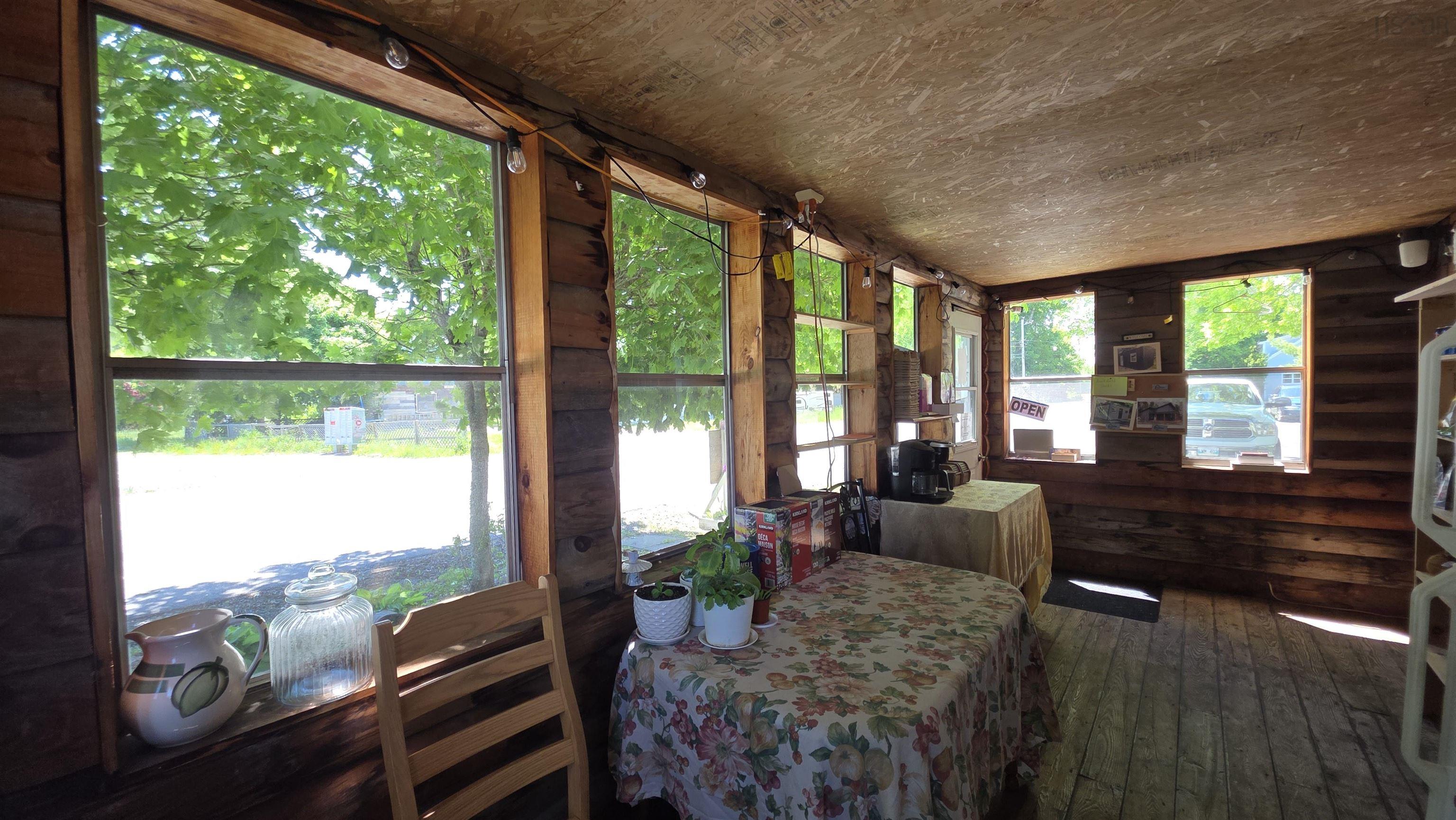 $429,500.00: 6148 Highway 208, North Brookfield