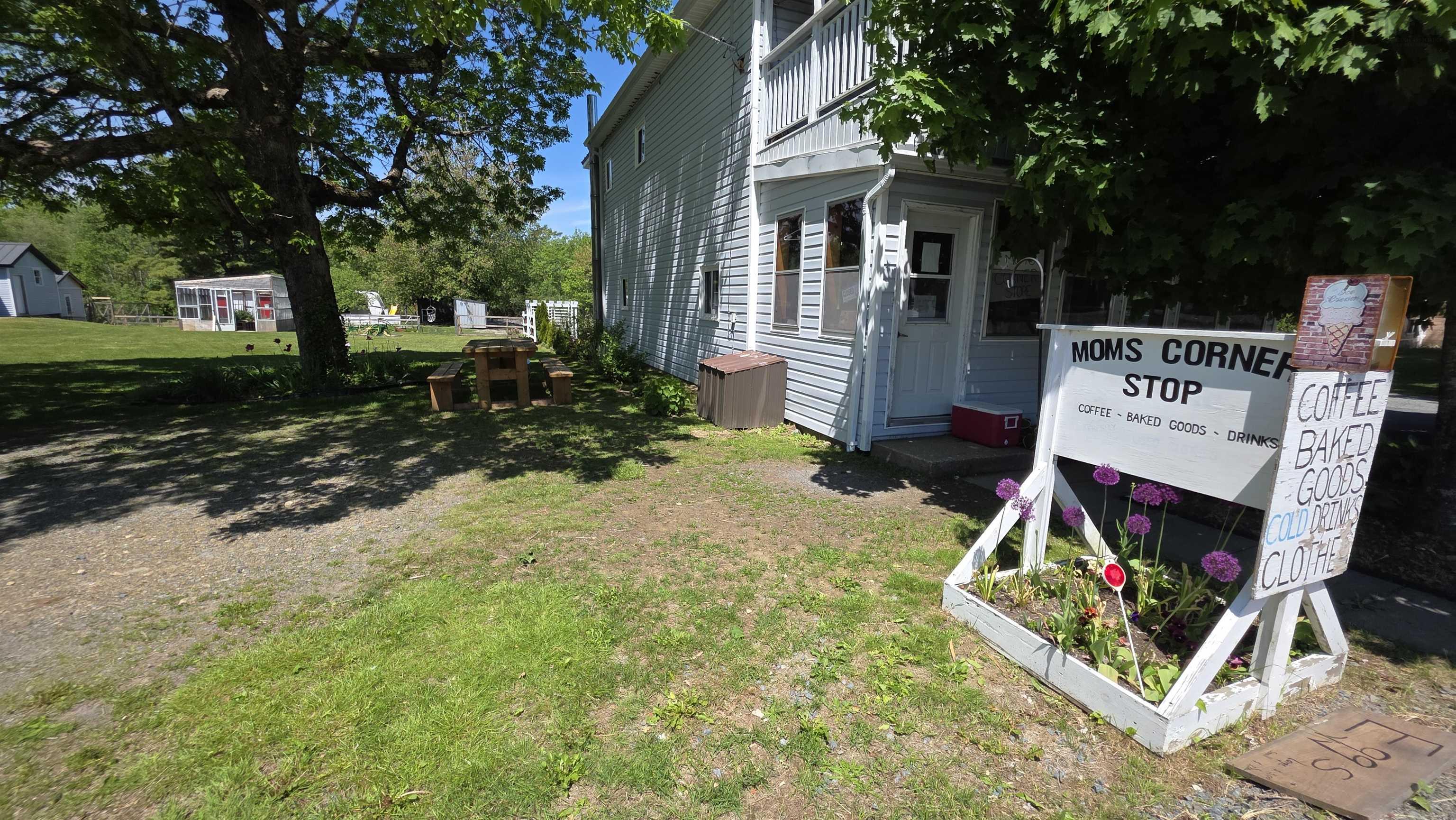 $429,500.00: 6148 Highway 208, North Brookfield