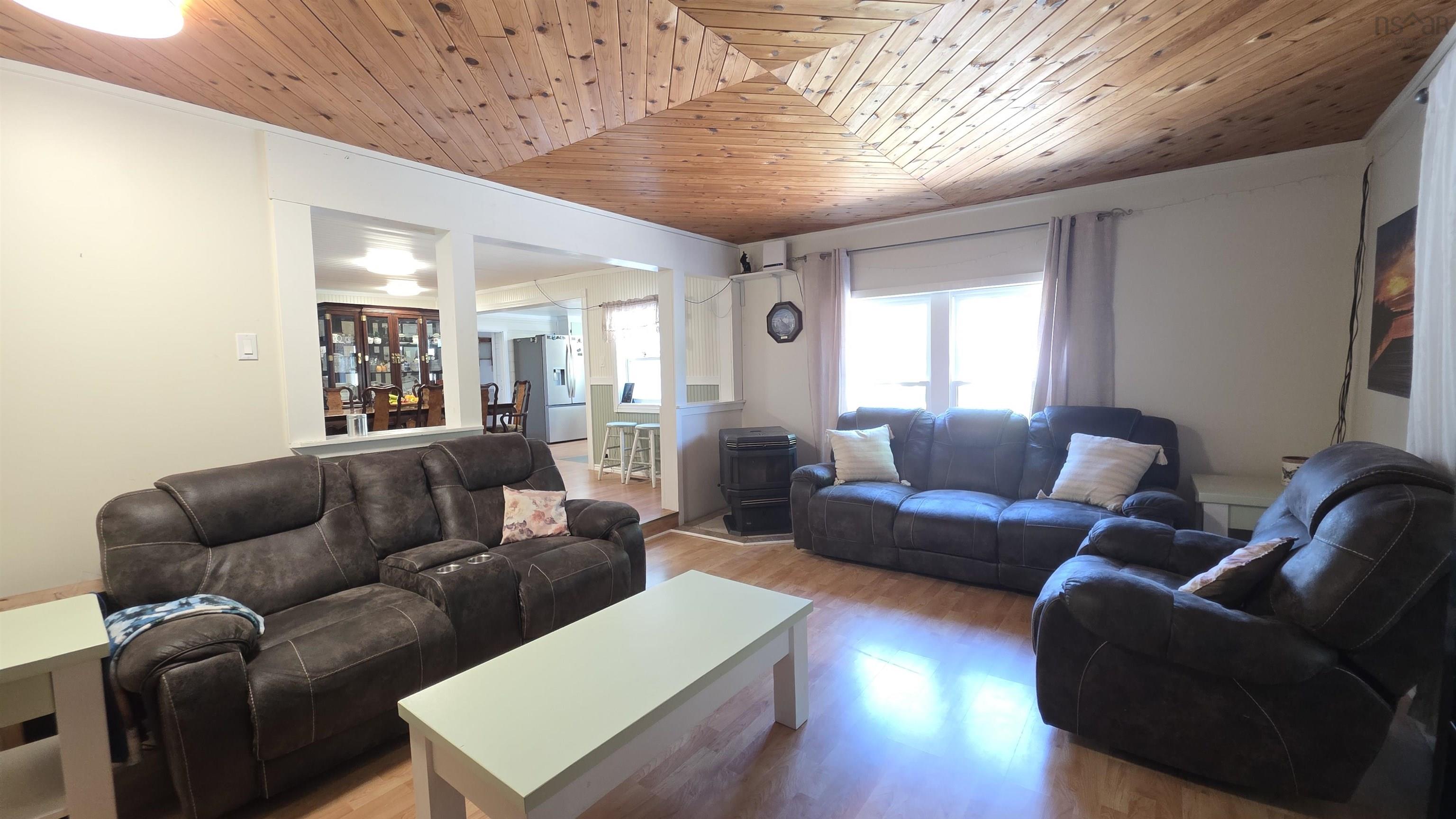 $429,500.00: 6148 Highway 208, North Brookfield