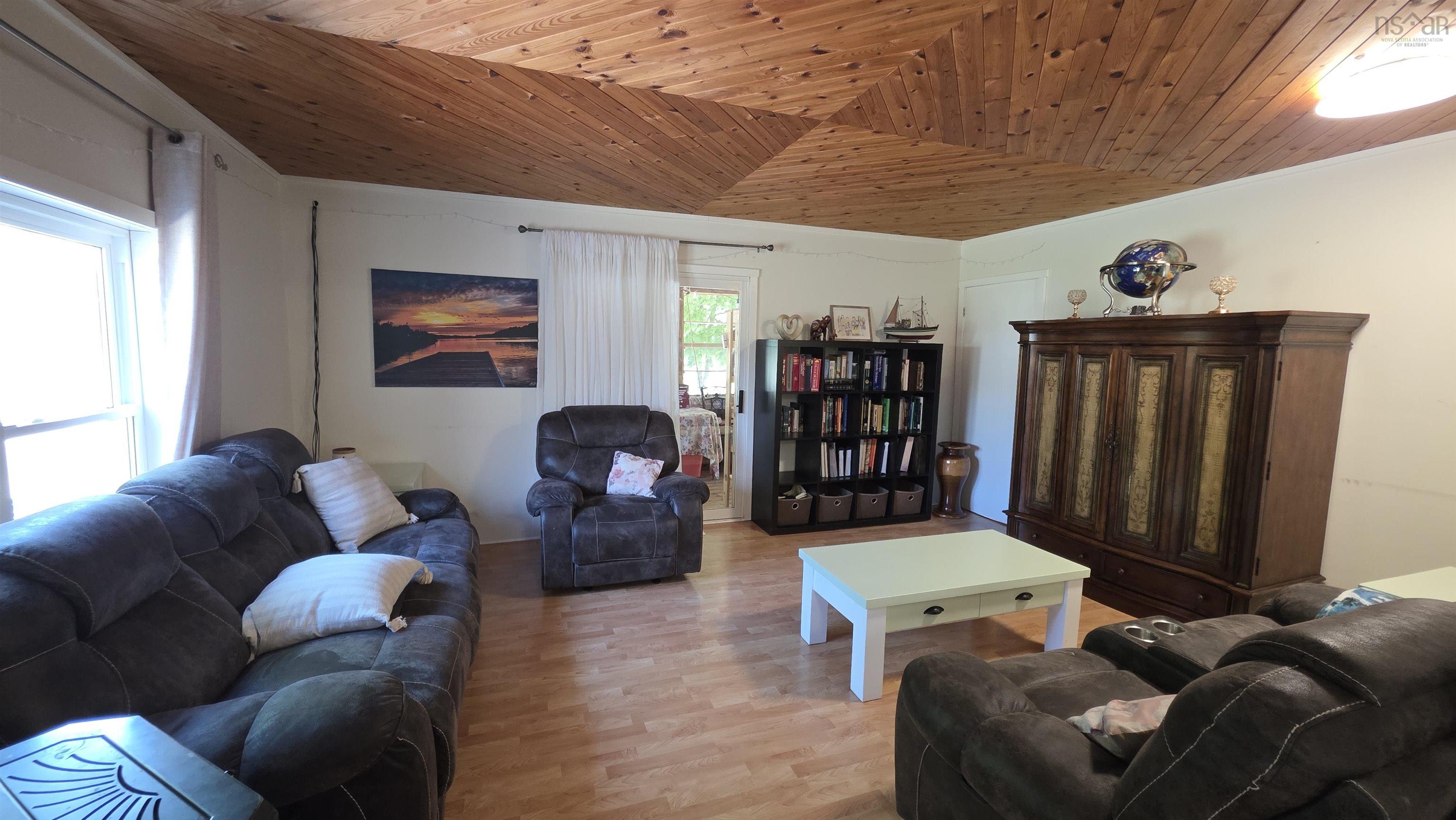 $429,500.00: 6148 Highway 208, North Brookfield