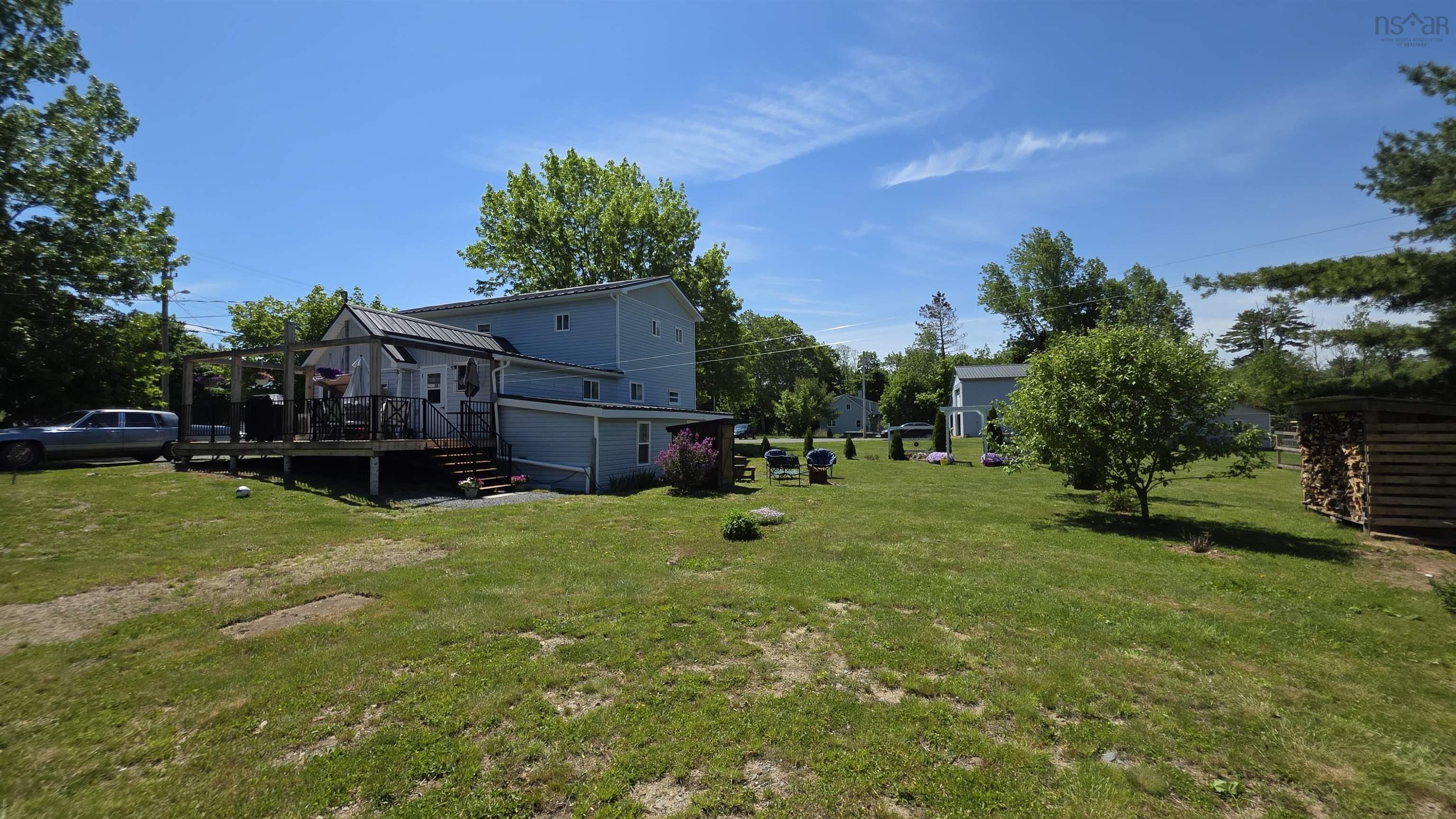 $429,500.00: 6148 Highway 208, North Brookfield