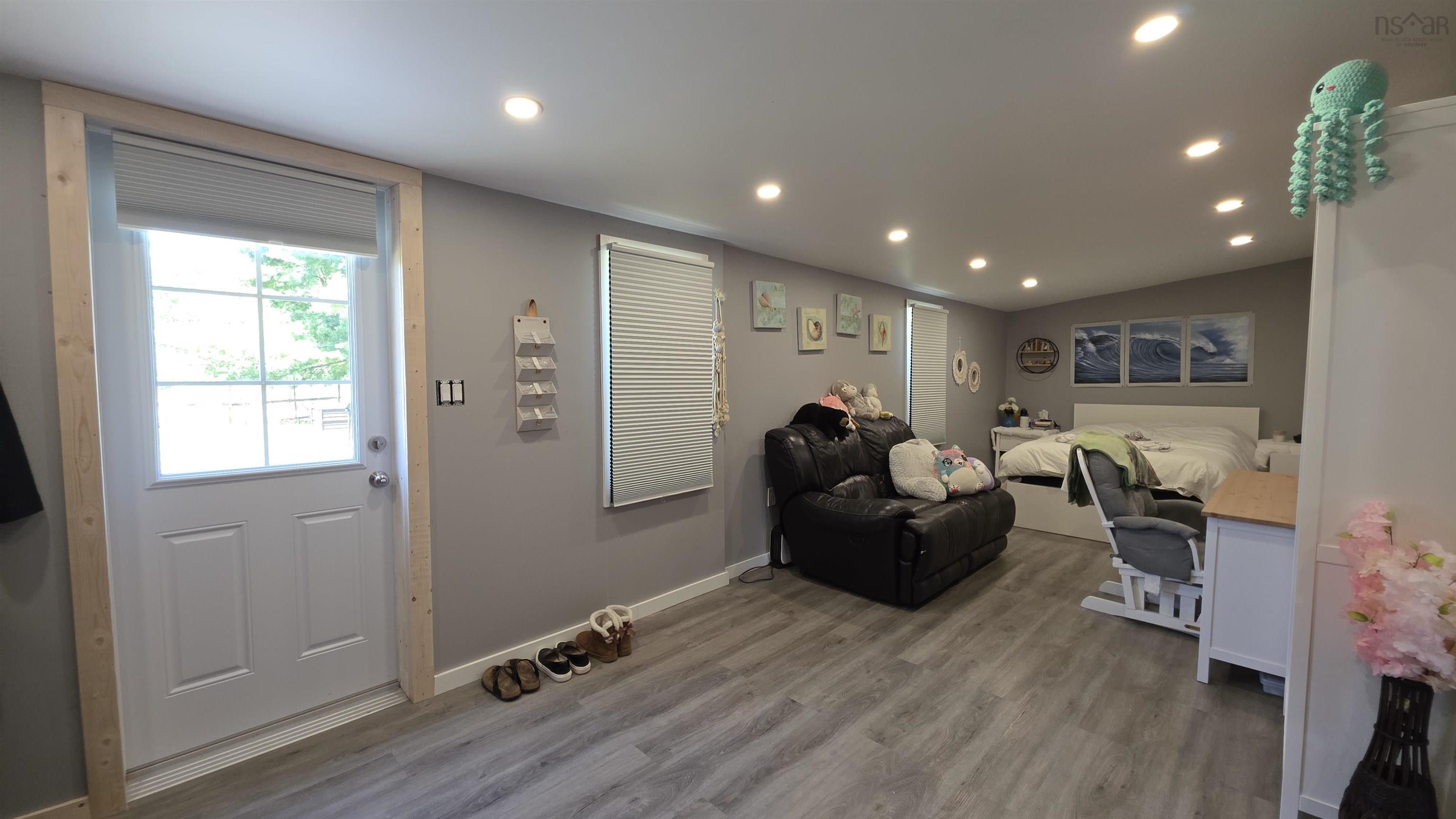 $429,500.00: 6148 Highway 208, North Brookfield