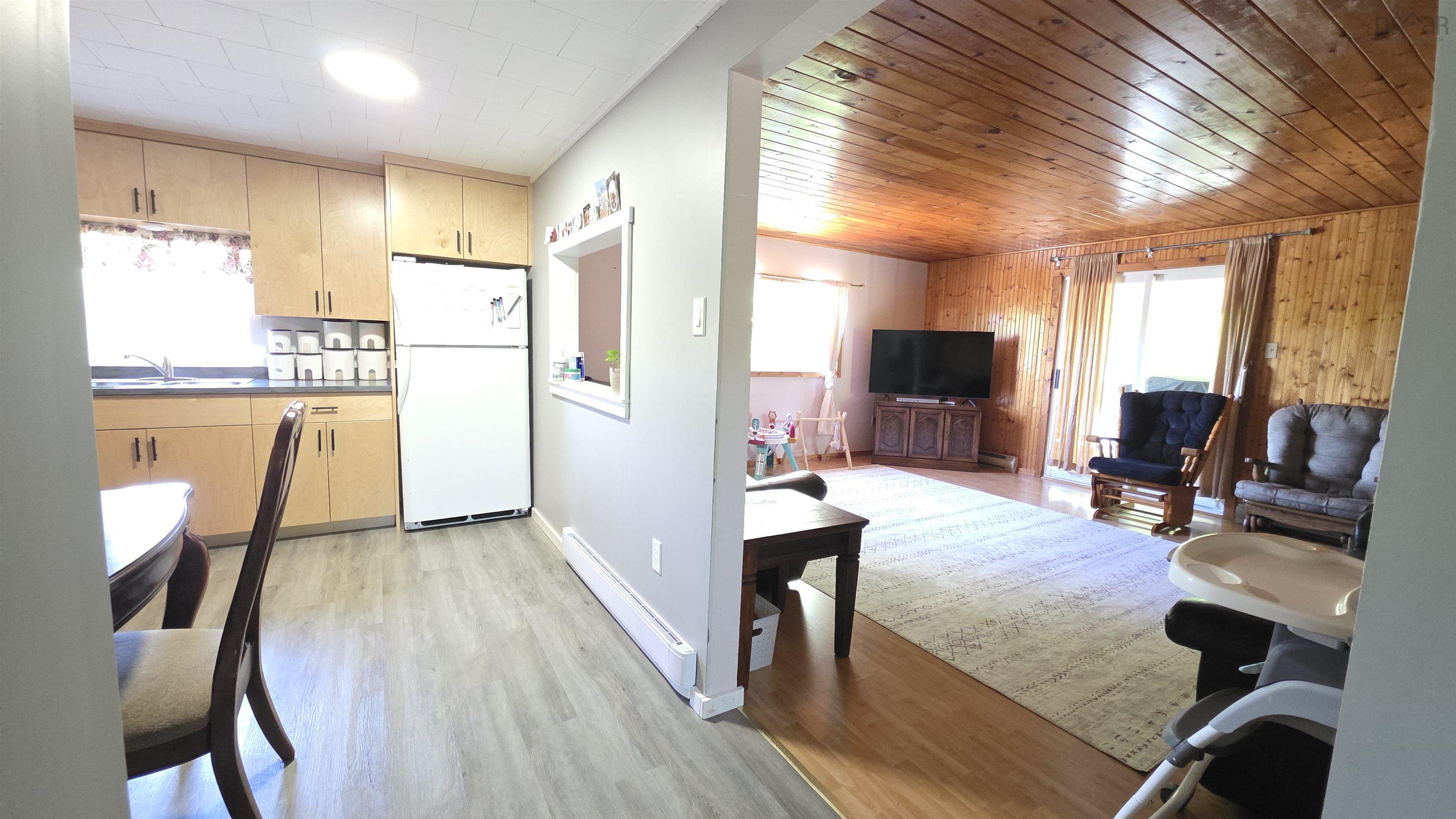 $429,500.00: 6148 Highway 208, North Brookfield