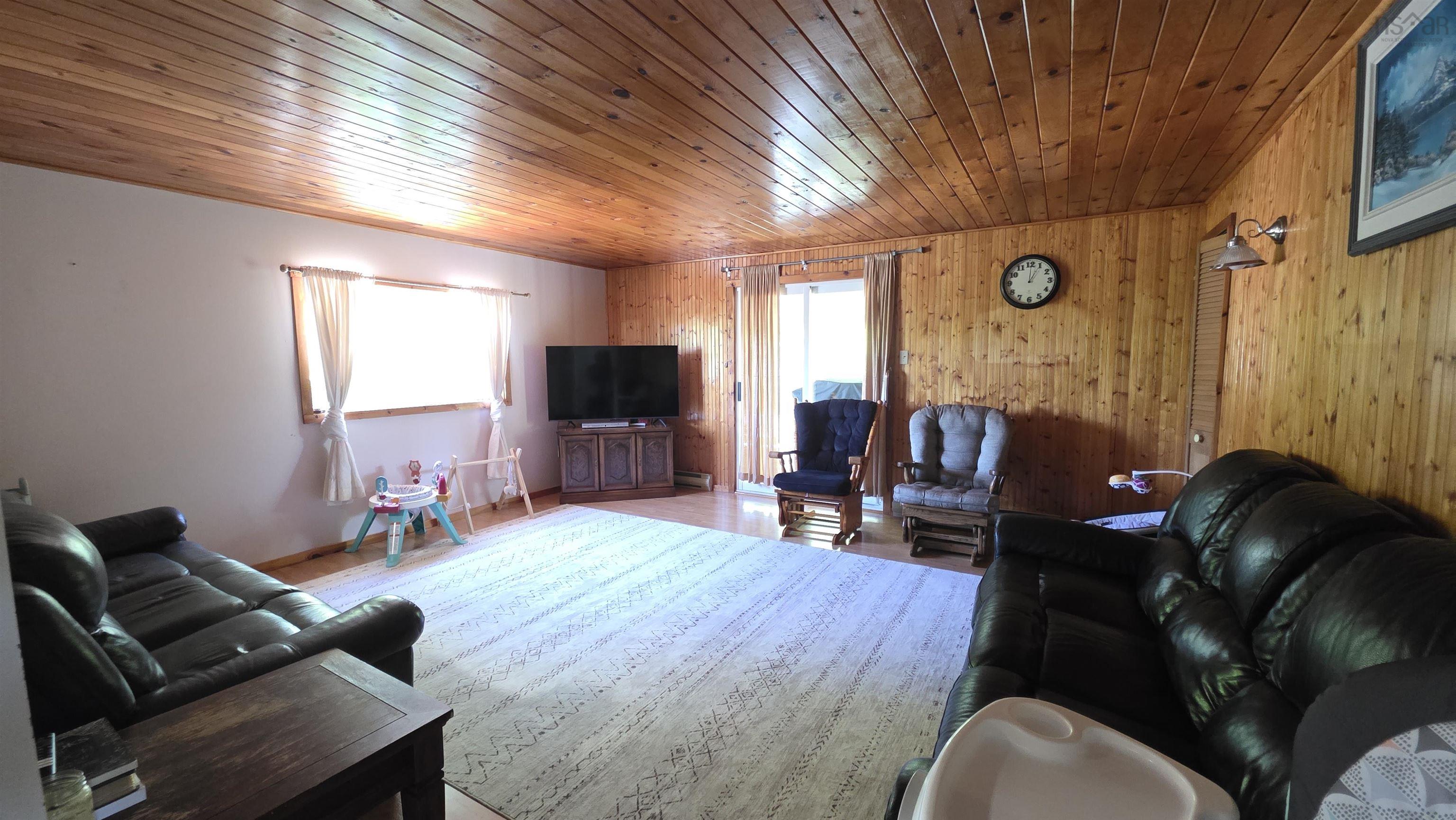 $429,500.00: 6148 Highway 208, North Brookfield