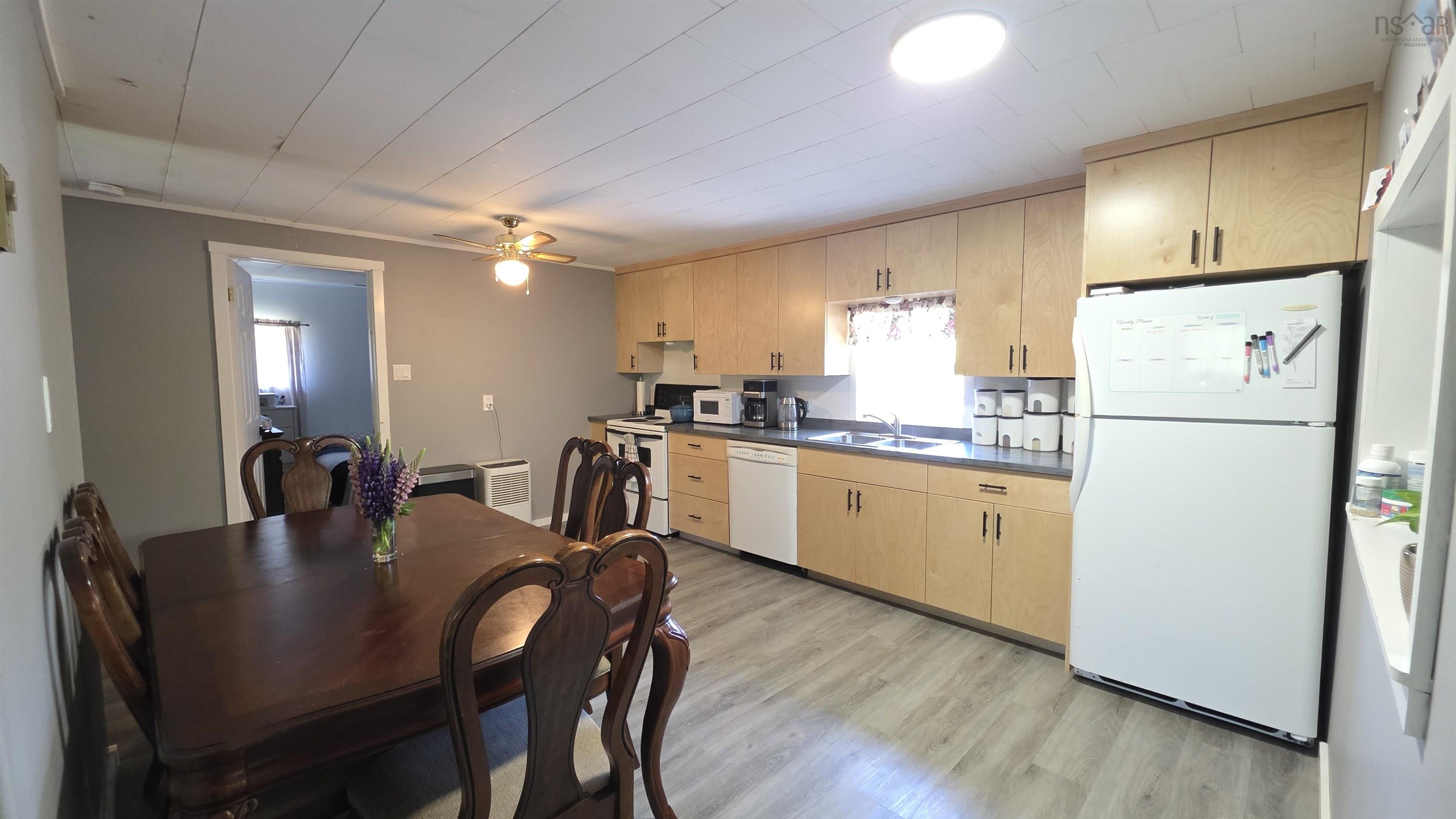 $429,500.00: 6148 Highway 208, North Brookfield