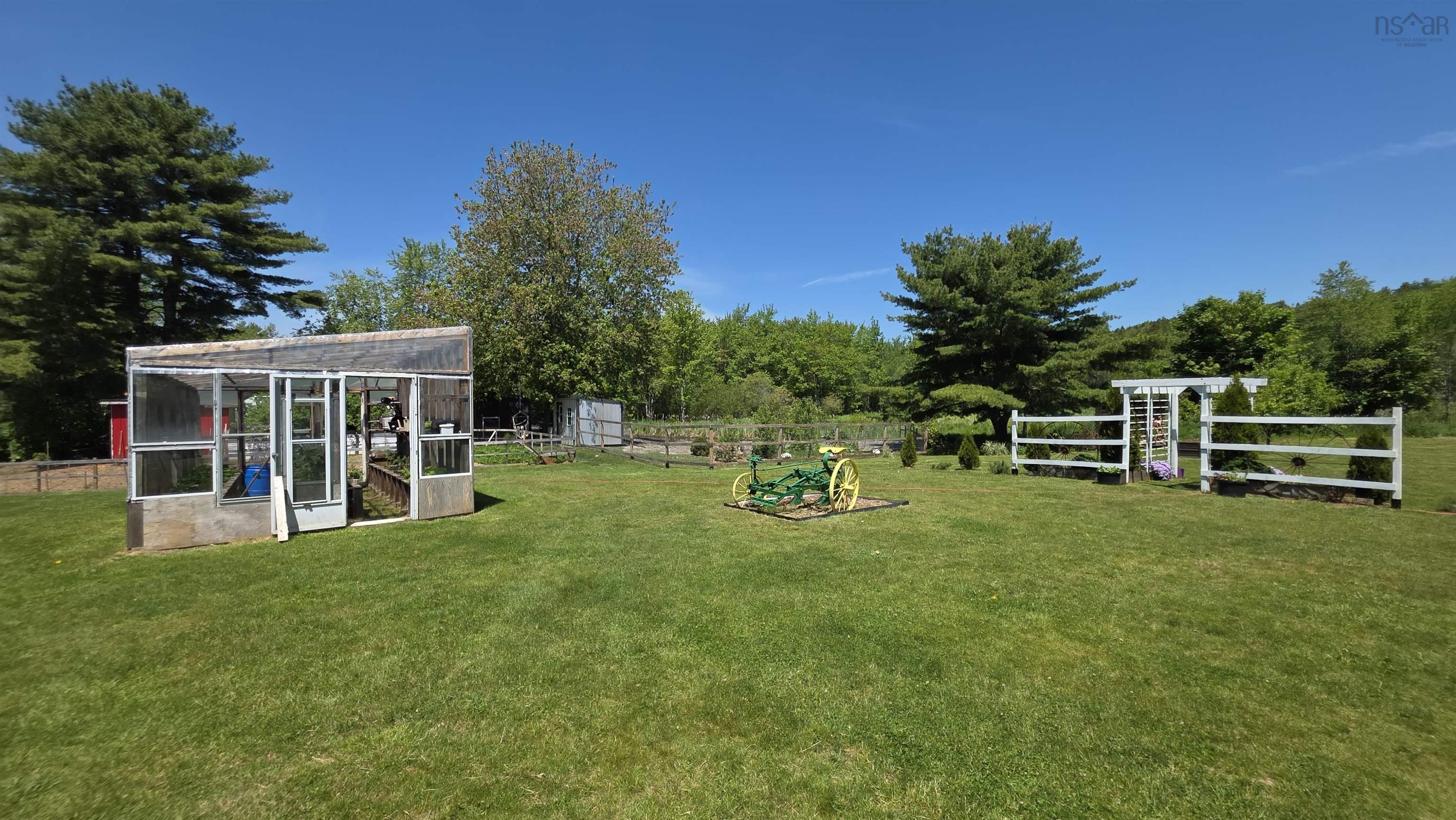 $429,500.00: 6148 Highway 208, North Brookfield