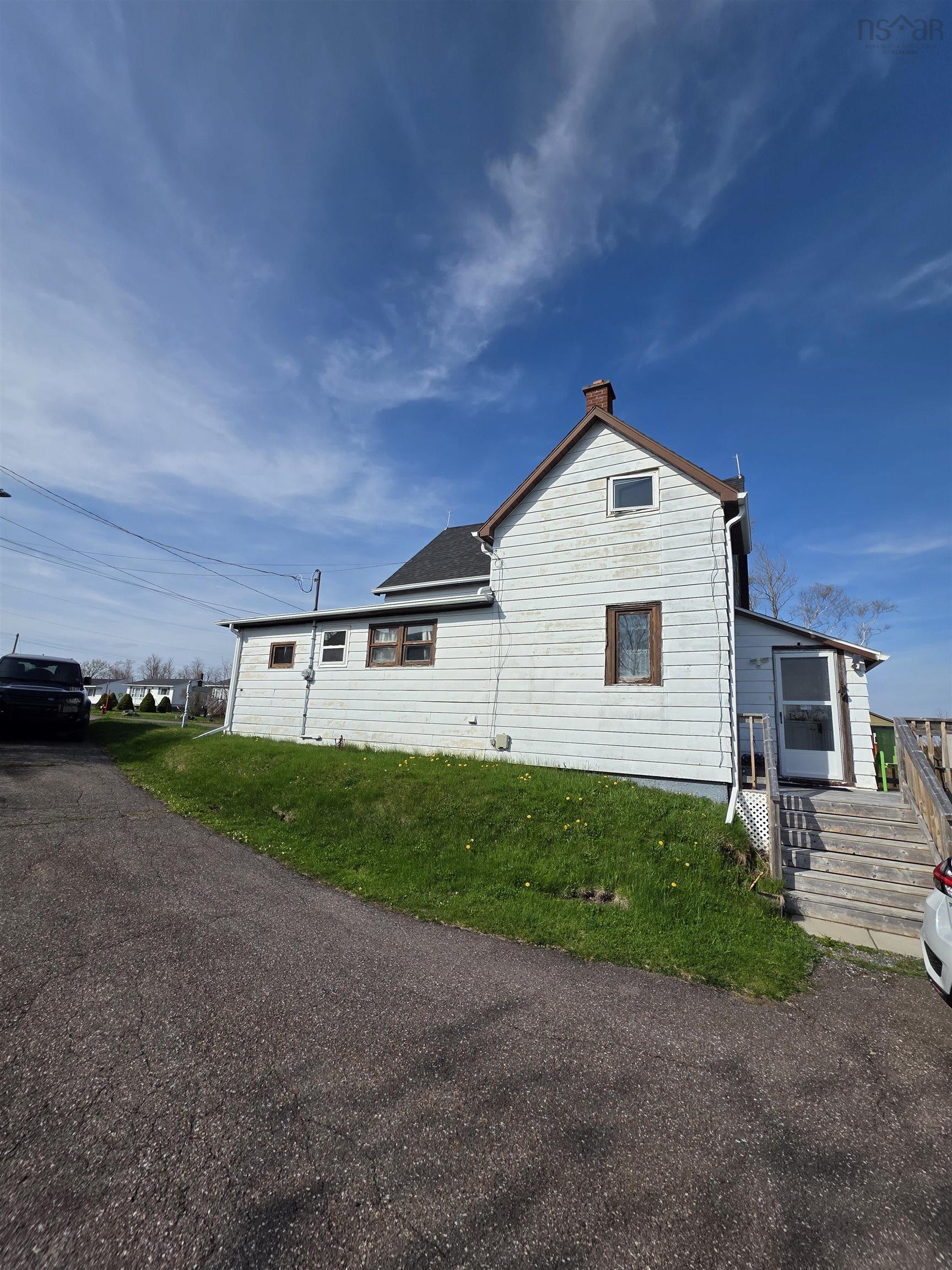 $152,000.00: 200 Maple Avenue, Glace Bay