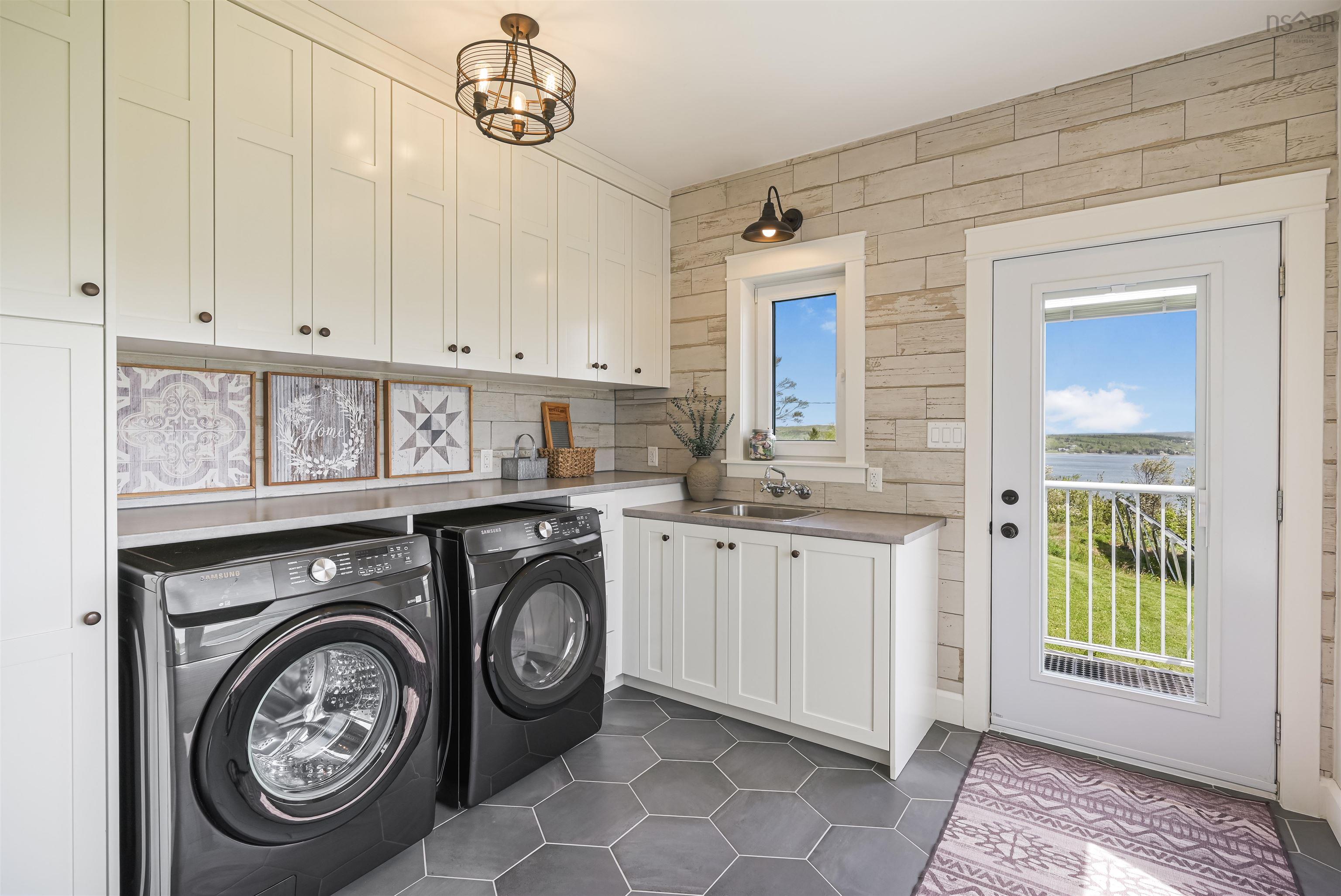 $1,465,000.00: 2000 Hillside Boularderie Road, Hillside Boularderie