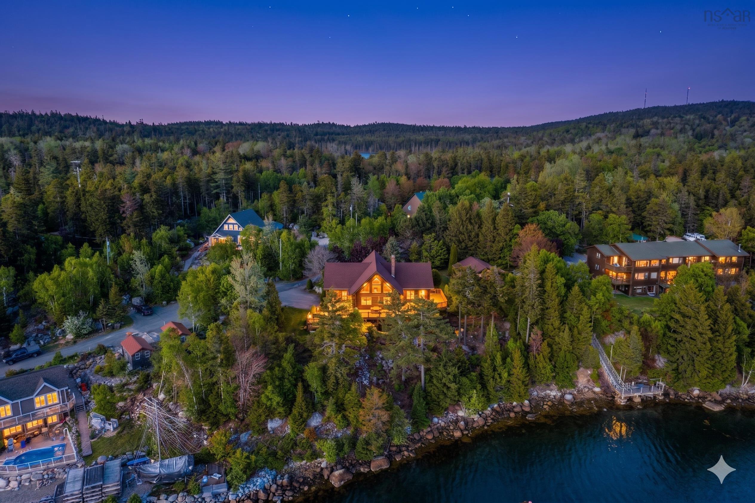 $999,900.00: 33 Ocean Marina Drive, Deep Cove