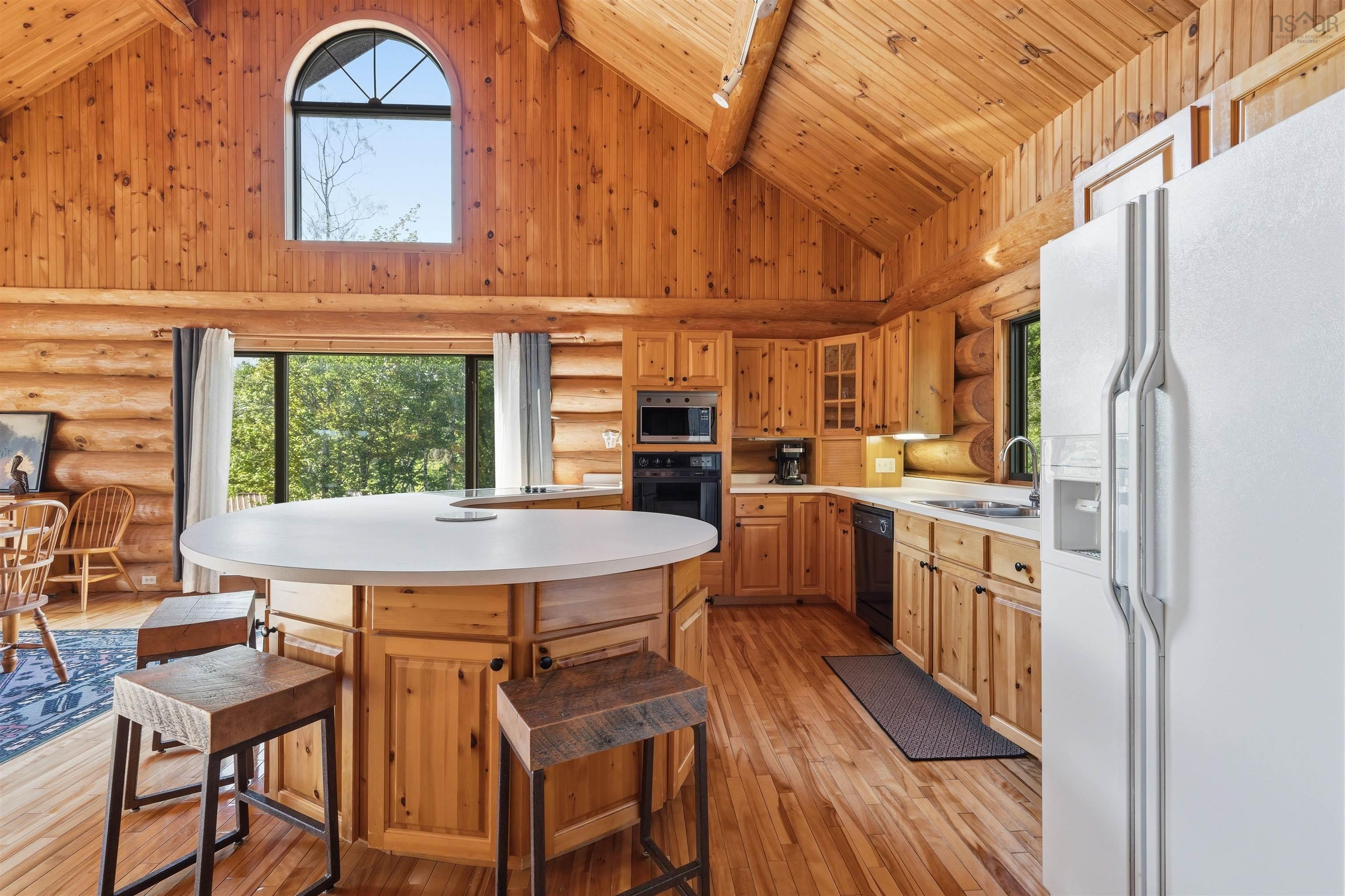 $999,900.00: 33 Ocean Marina Drive, Deep Cove