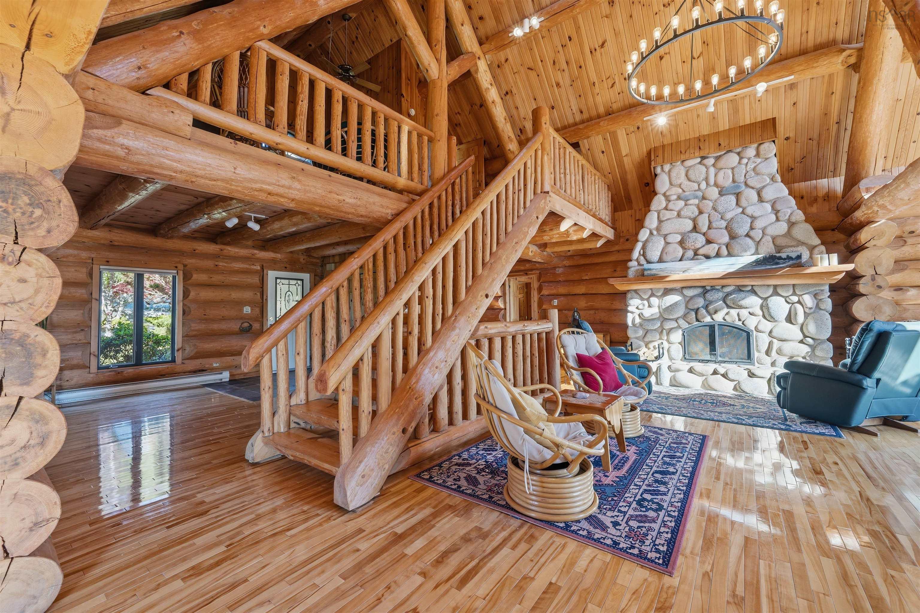 $999,900.00: 33 Ocean Marina Drive, Deep Cove