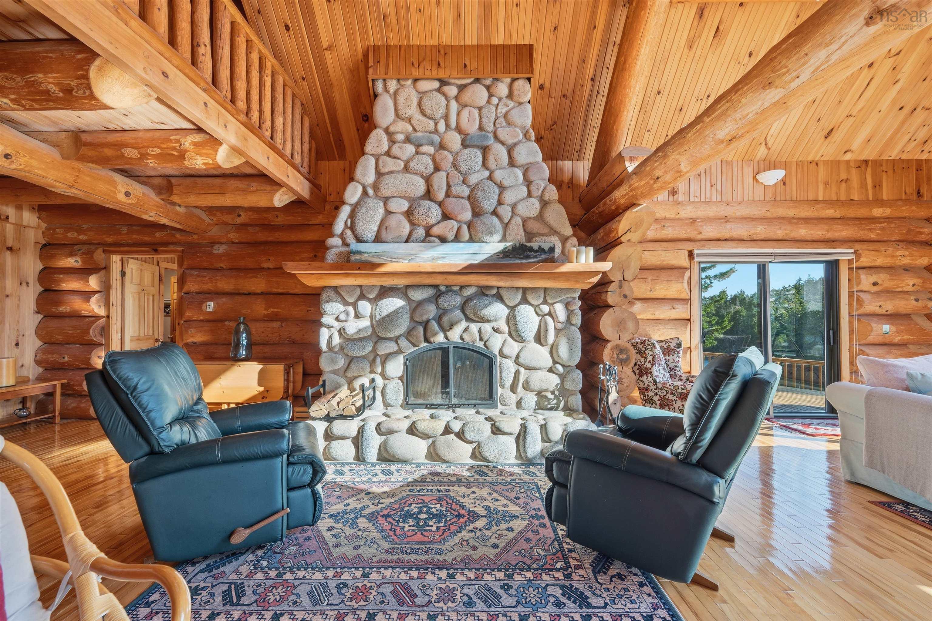 $999,900.00: 33 Ocean Marina Drive, Deep Cove