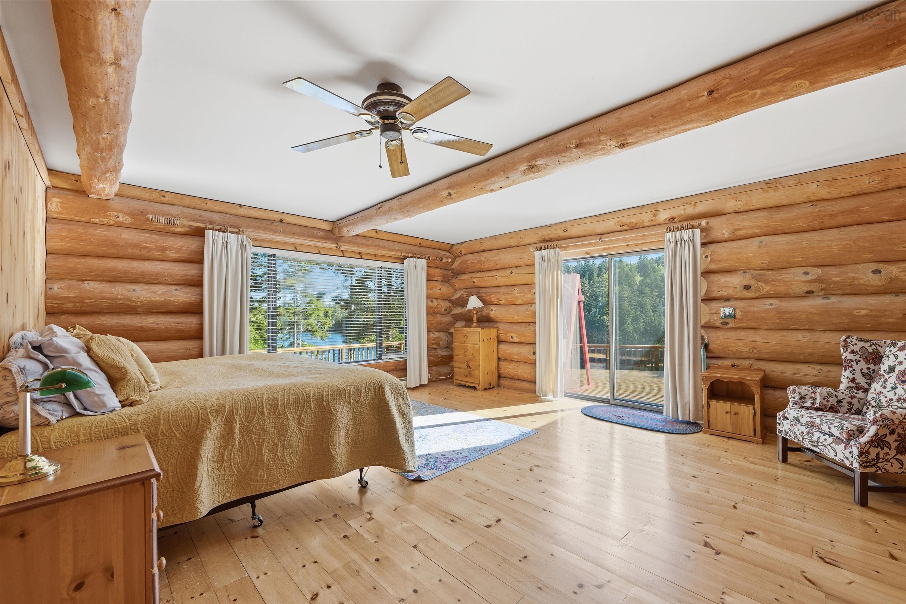 $999,900.00: 33 Ocean Marina Drive, Deep Cove