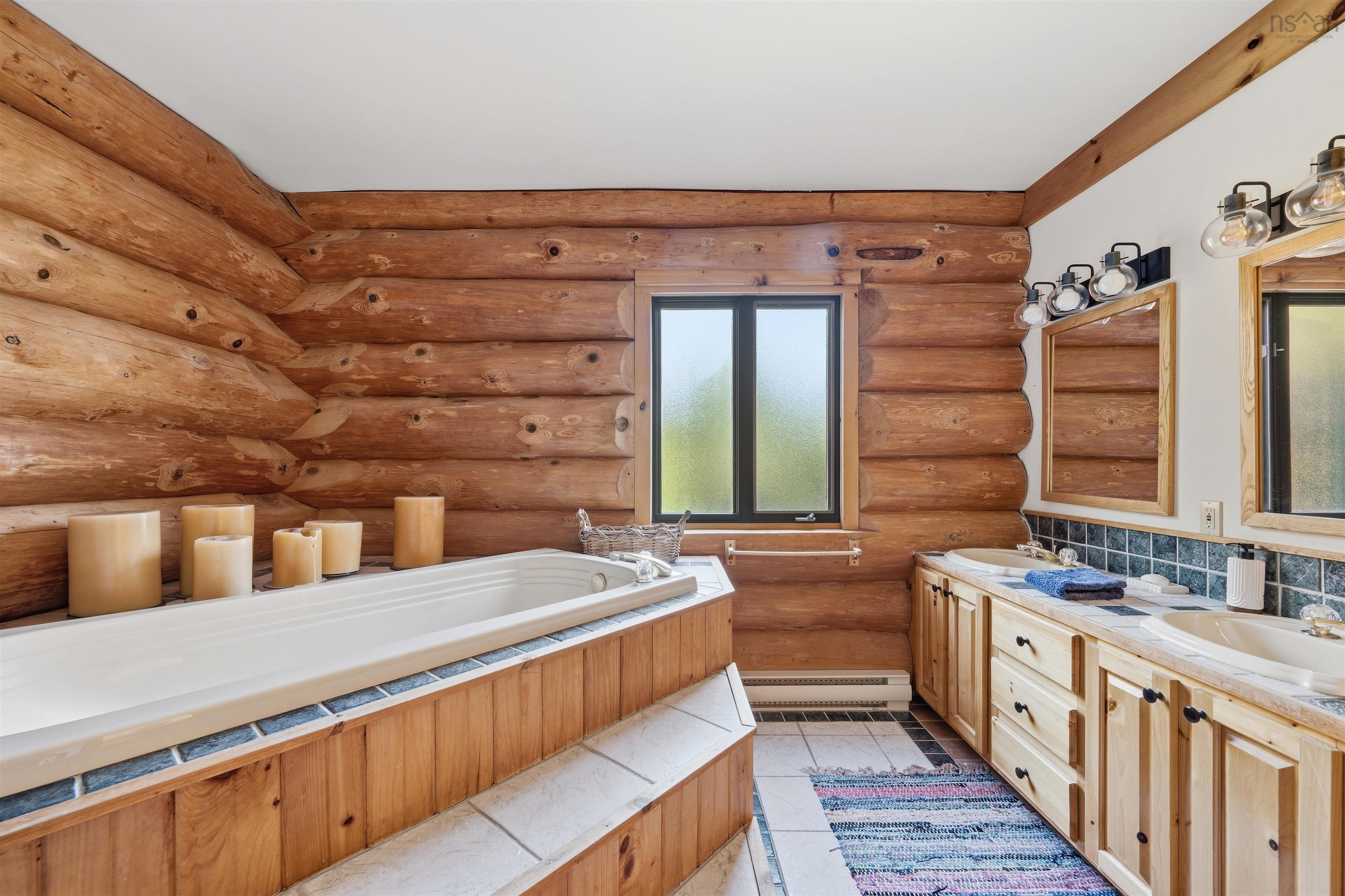 $999,900.00: 33 Ocean Marina Drive, Deep Cove