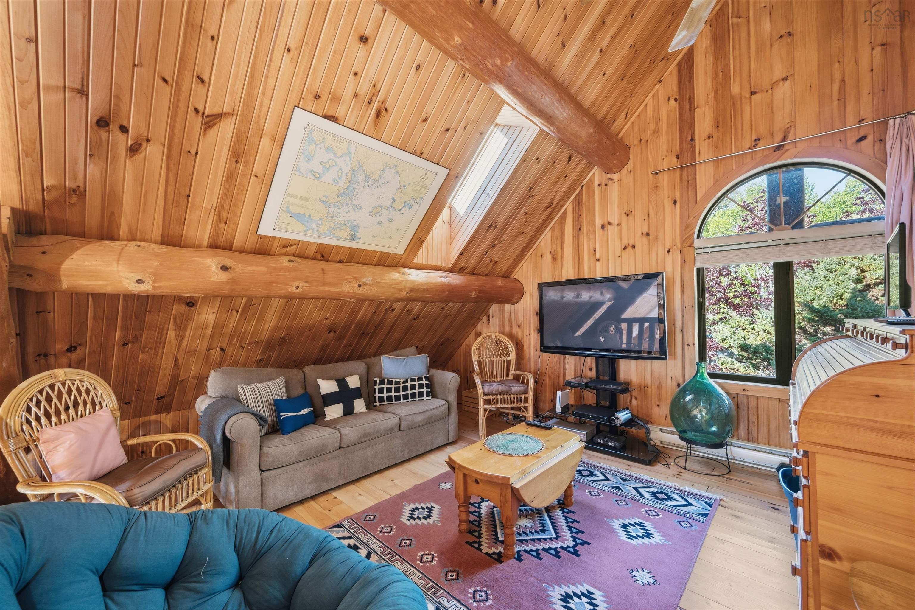 $999,900.00: 33 Ocean Marina Drive, Deep Cove