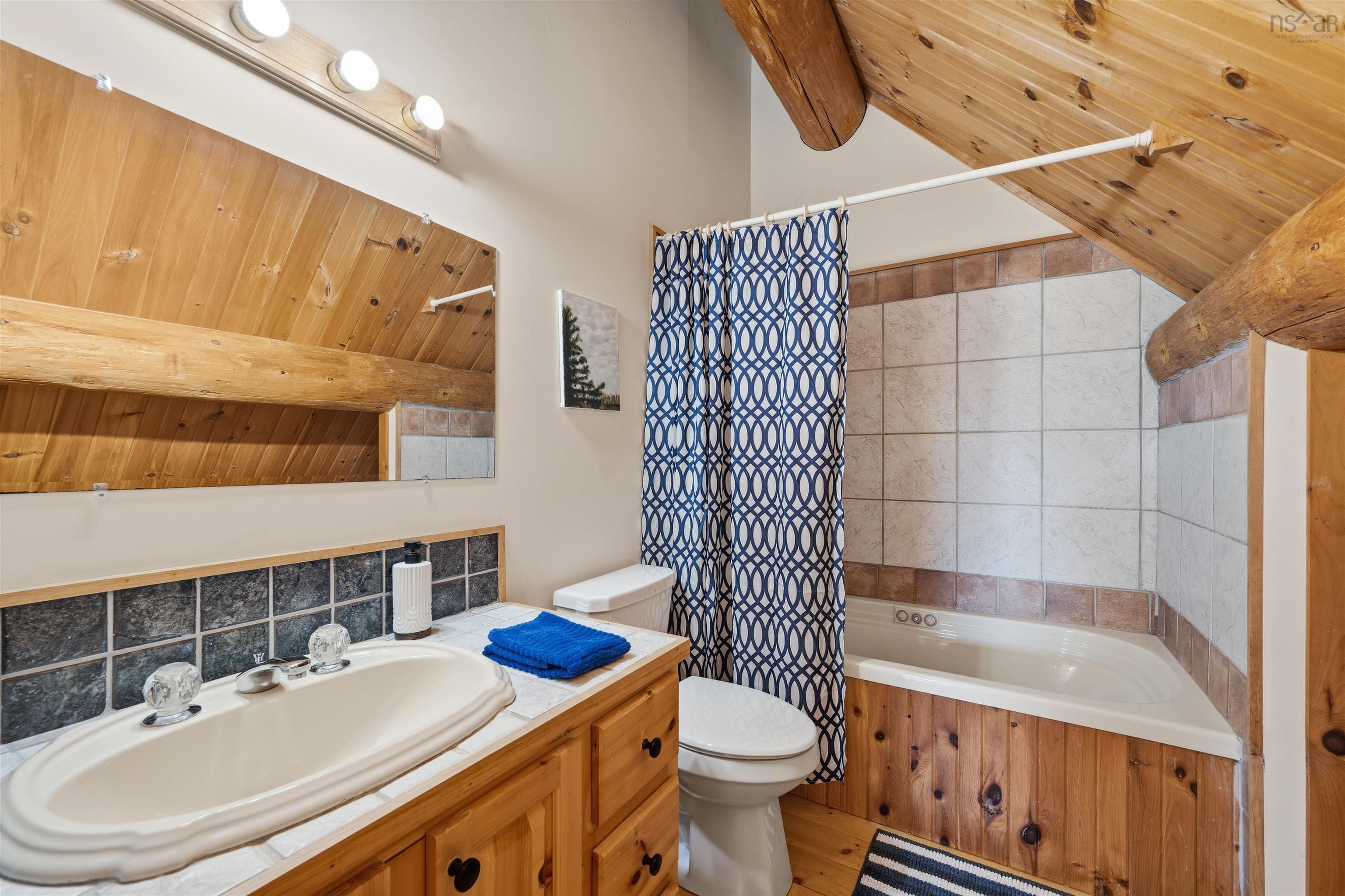 $999,900.00: 33 Ocean Marina Drive, Deep Cove