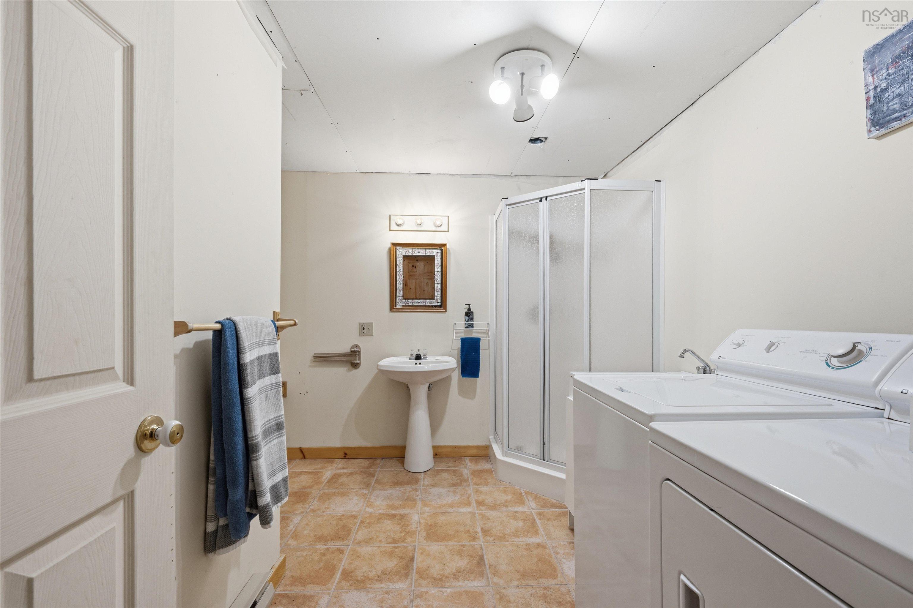 $999,900.00: 33 Ocean Marina Drive, Deep Cove