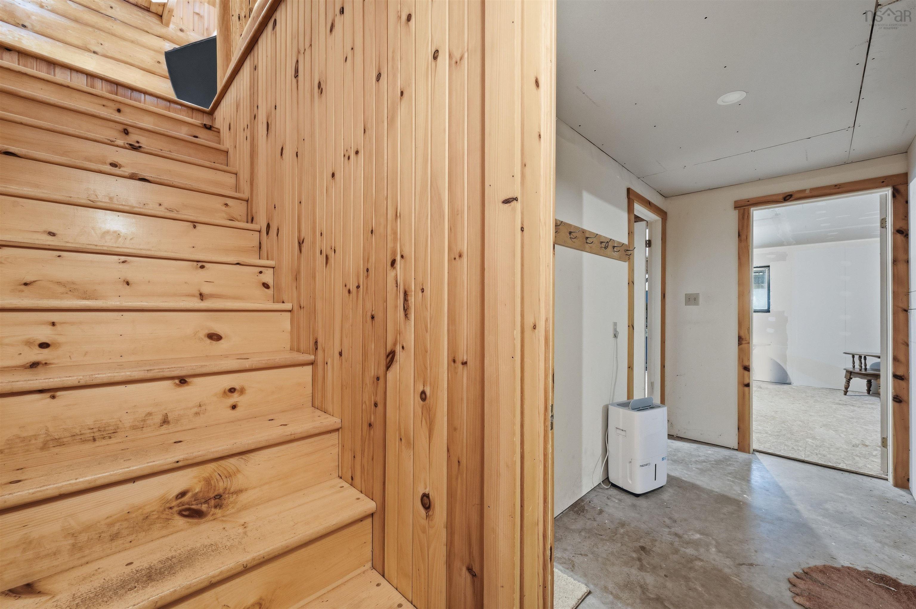 $999,900.00: 33 Ocean Marina Drive, Deep Cove