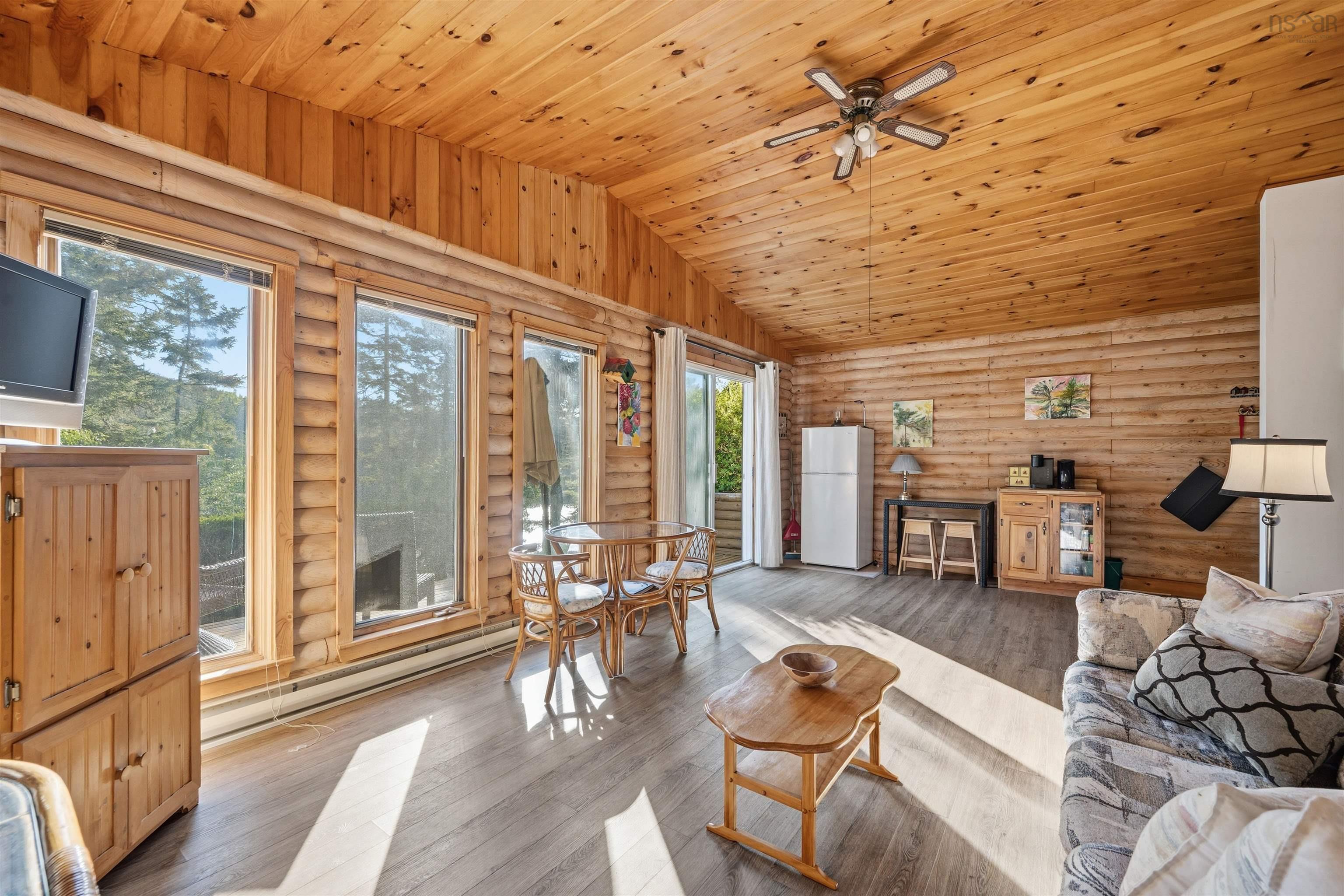 $999,900.00: 33 Ocean Marina Drive, Deep Cove