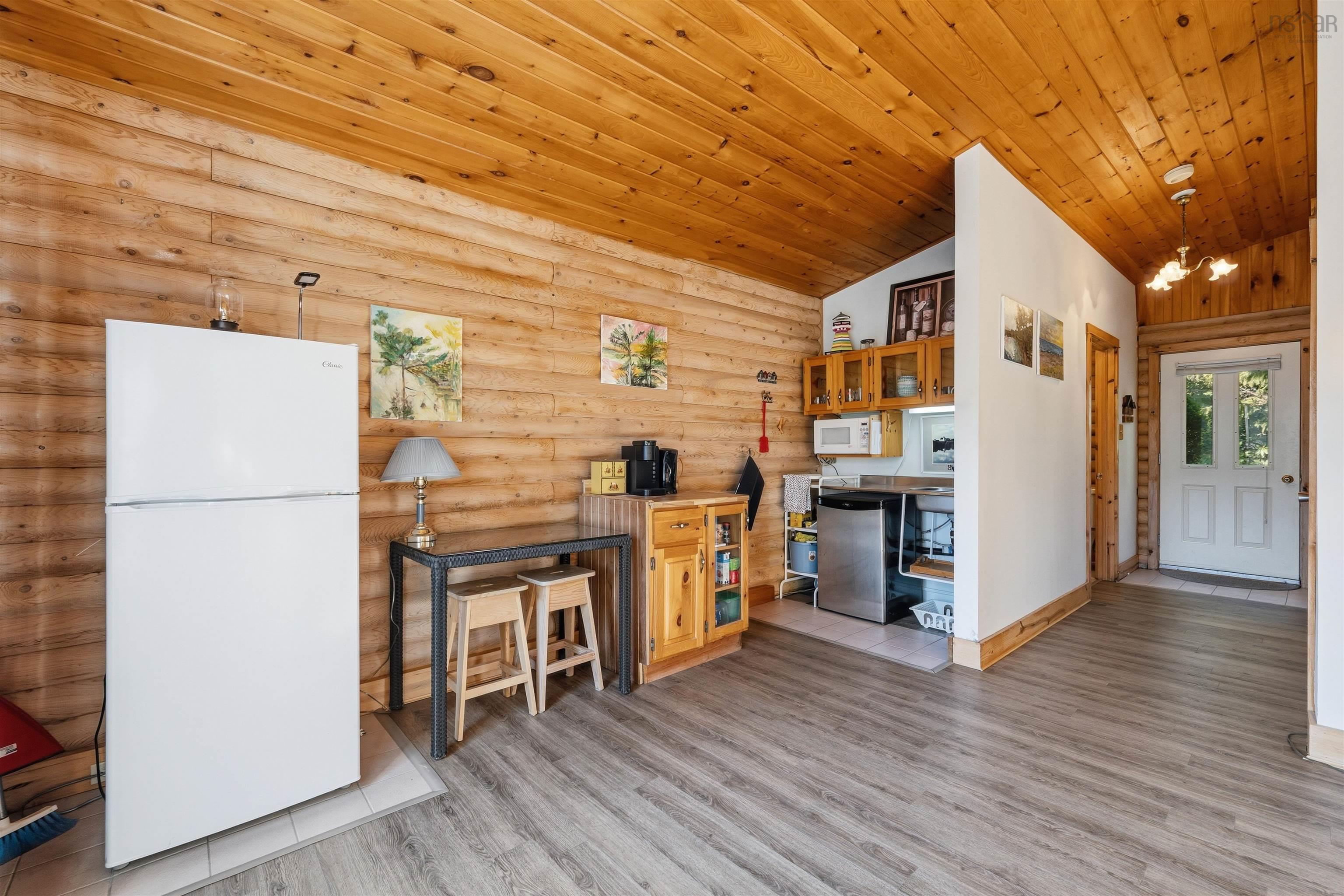 $999,900.00: 33 Ocean Marina Drive, Deep Cove