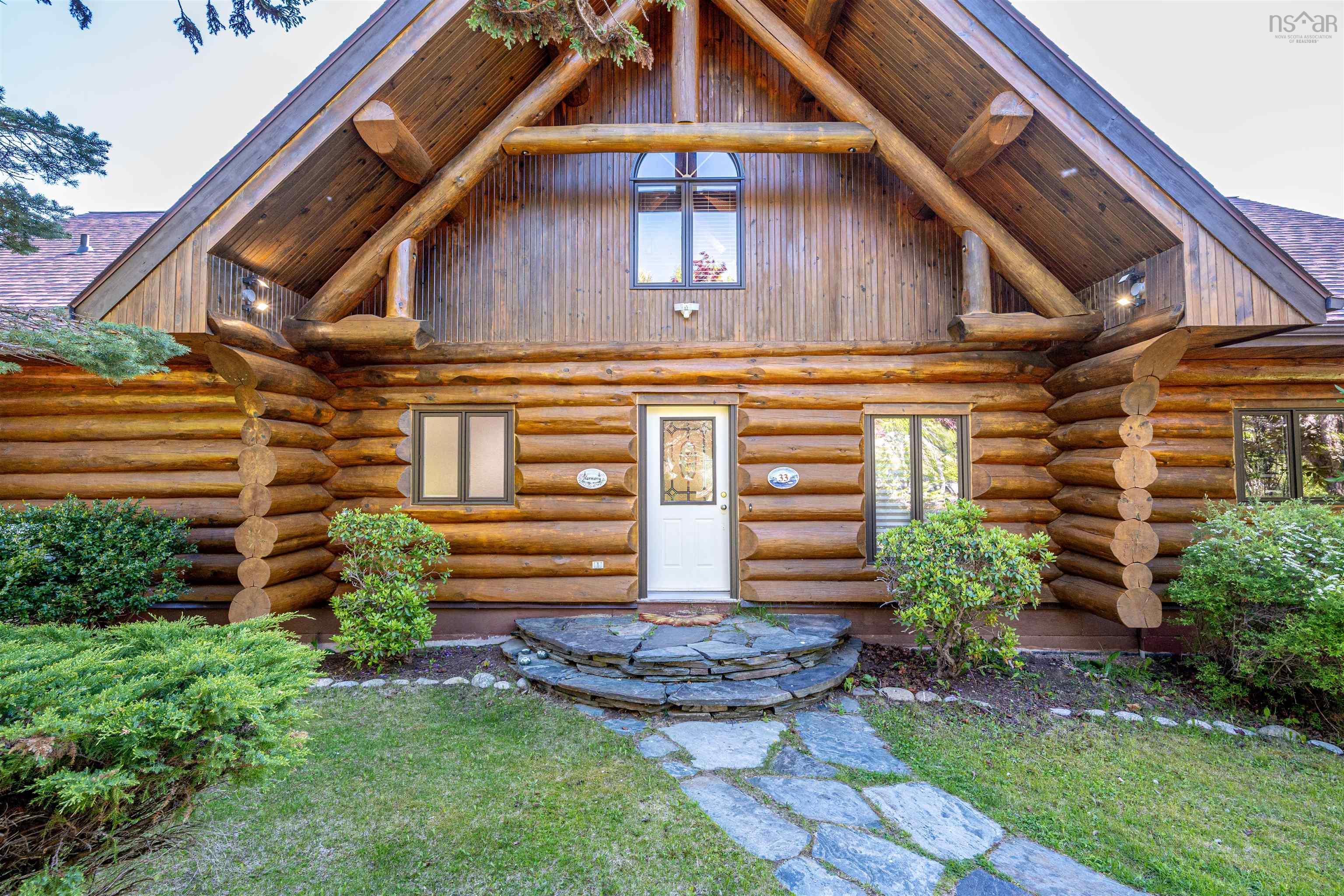 $999,900.00: 33 Ocean Marina Drive, Deep Cove