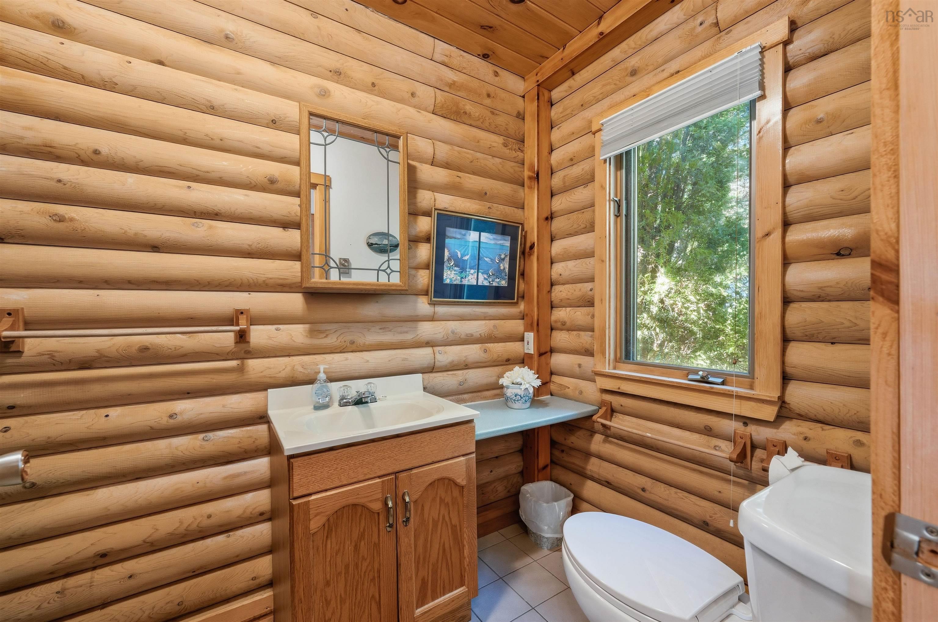 $999,900.00: 33 Ocean Marina Drive, Deep Cove