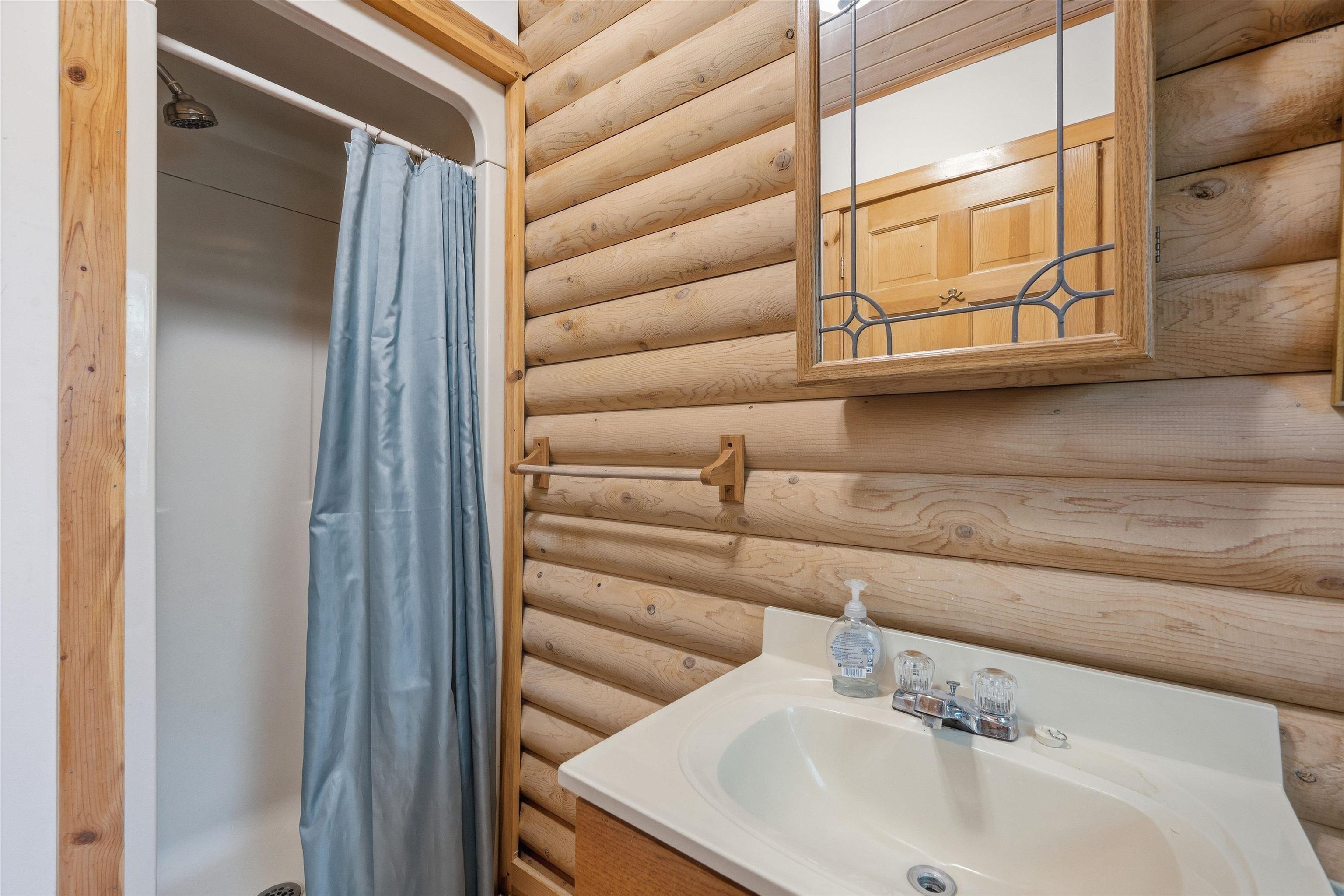 $999,900.00: 33 Ocean Marina Drive, Deep Cove